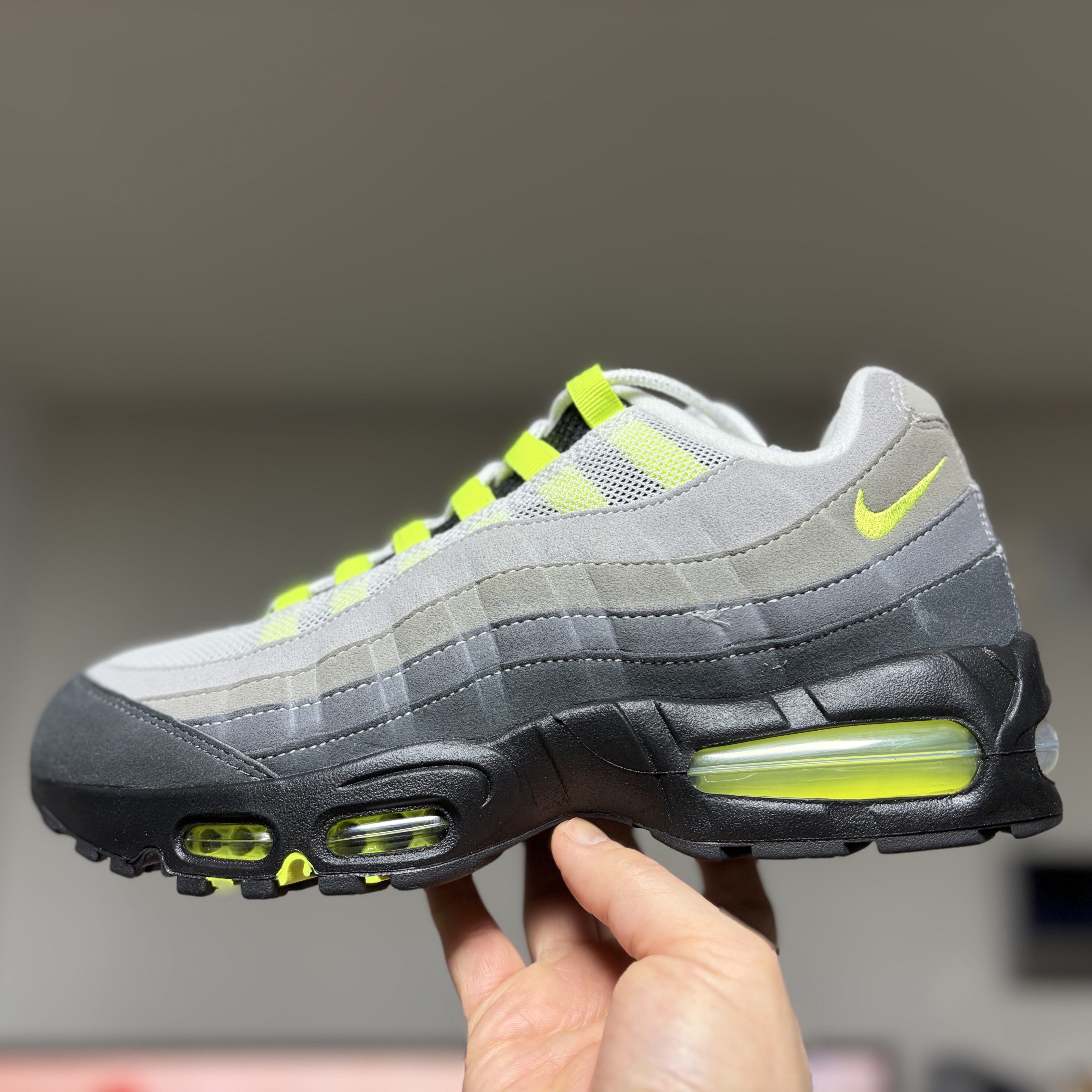 Nike Air Max 95 OG Neon 착용 스타일 - 7