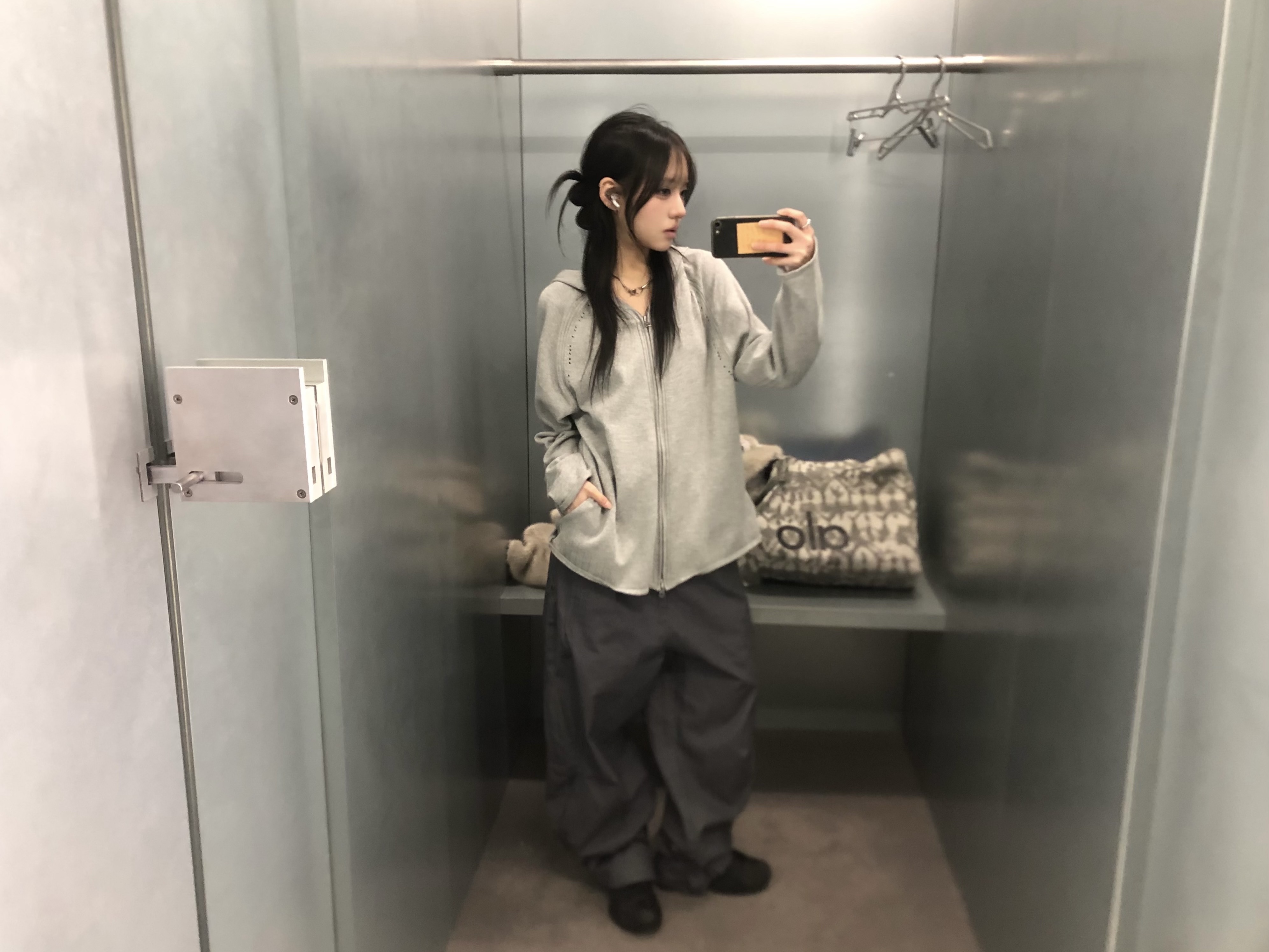 Sansan Gear Back Pocket Pants Blue Charcoal, (W) Nike Shox R4 Black 착용 스타일 - 4