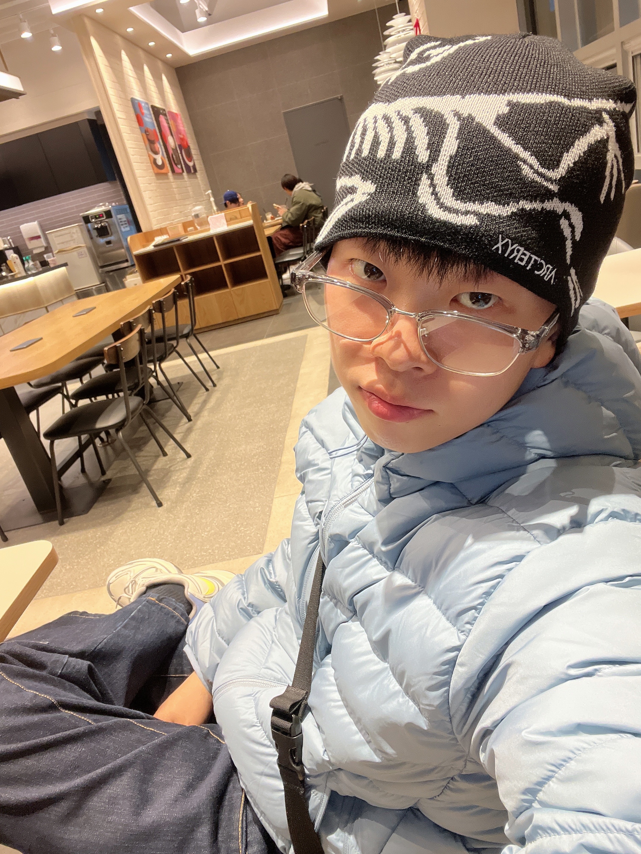 Arc'teryx Bird Head Toque Orca, Reebok x Liful Premier Road Plus VI Chalk Grey 착용 스타일