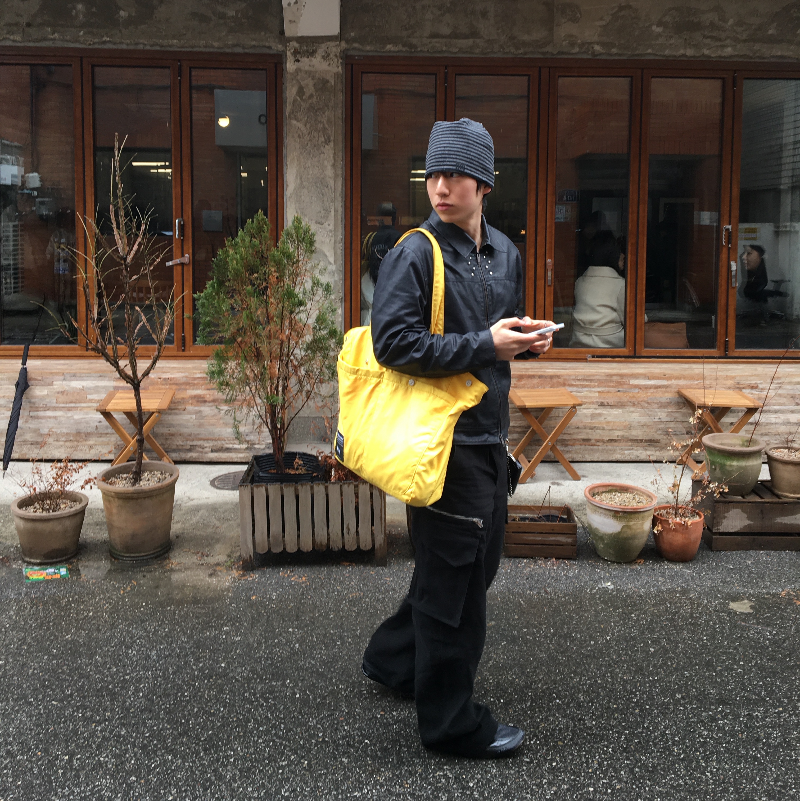 Asics Hypersync Graphite Grey Black, Vacant Archive Vove Big Shoulder Bag Yellow 착용 스타일 - 2