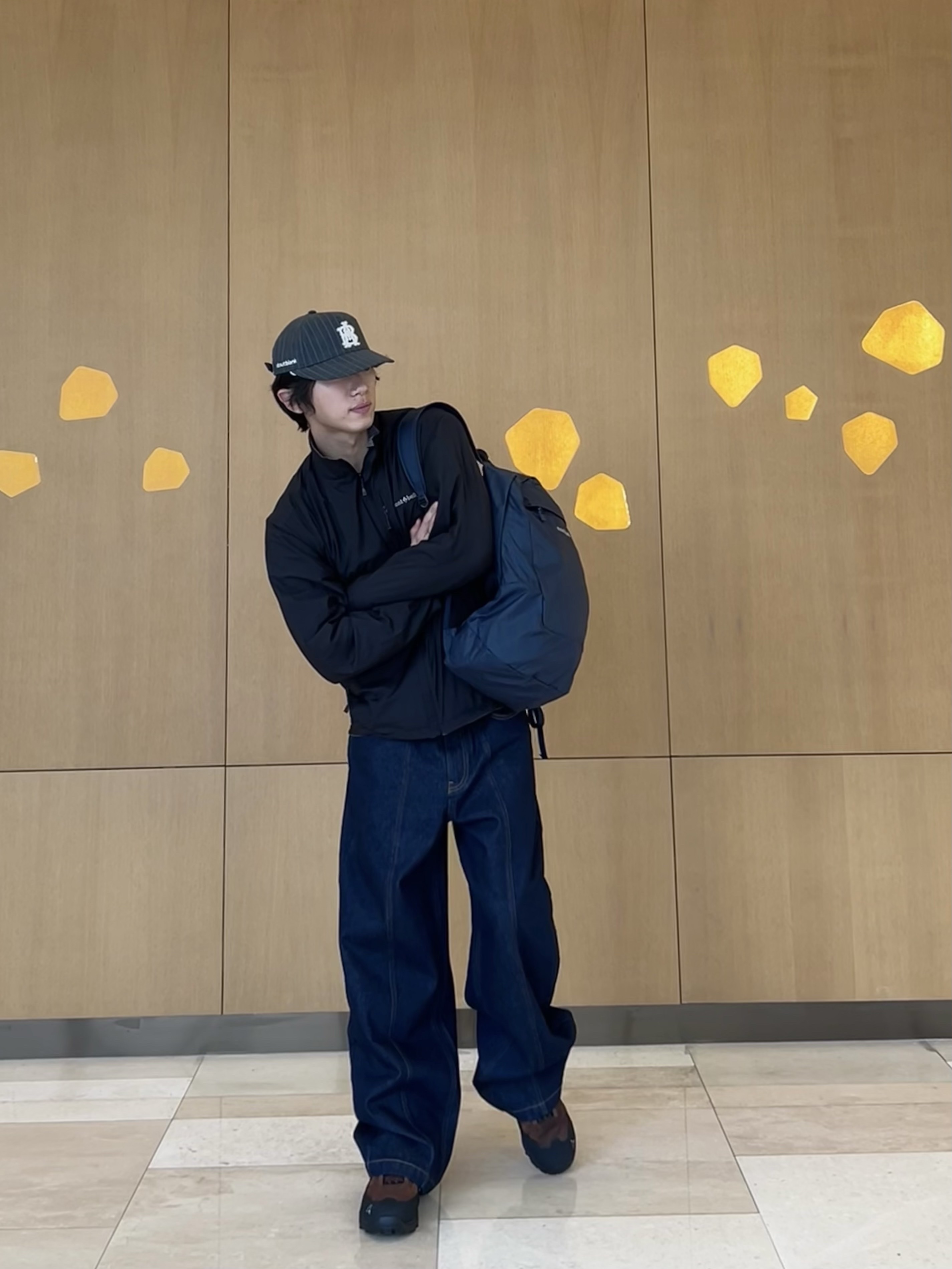 [KREAM 단독] About:Blank Wide Leg Felled Denim Raw Indigo - 26SS 착용 스타일 - 2