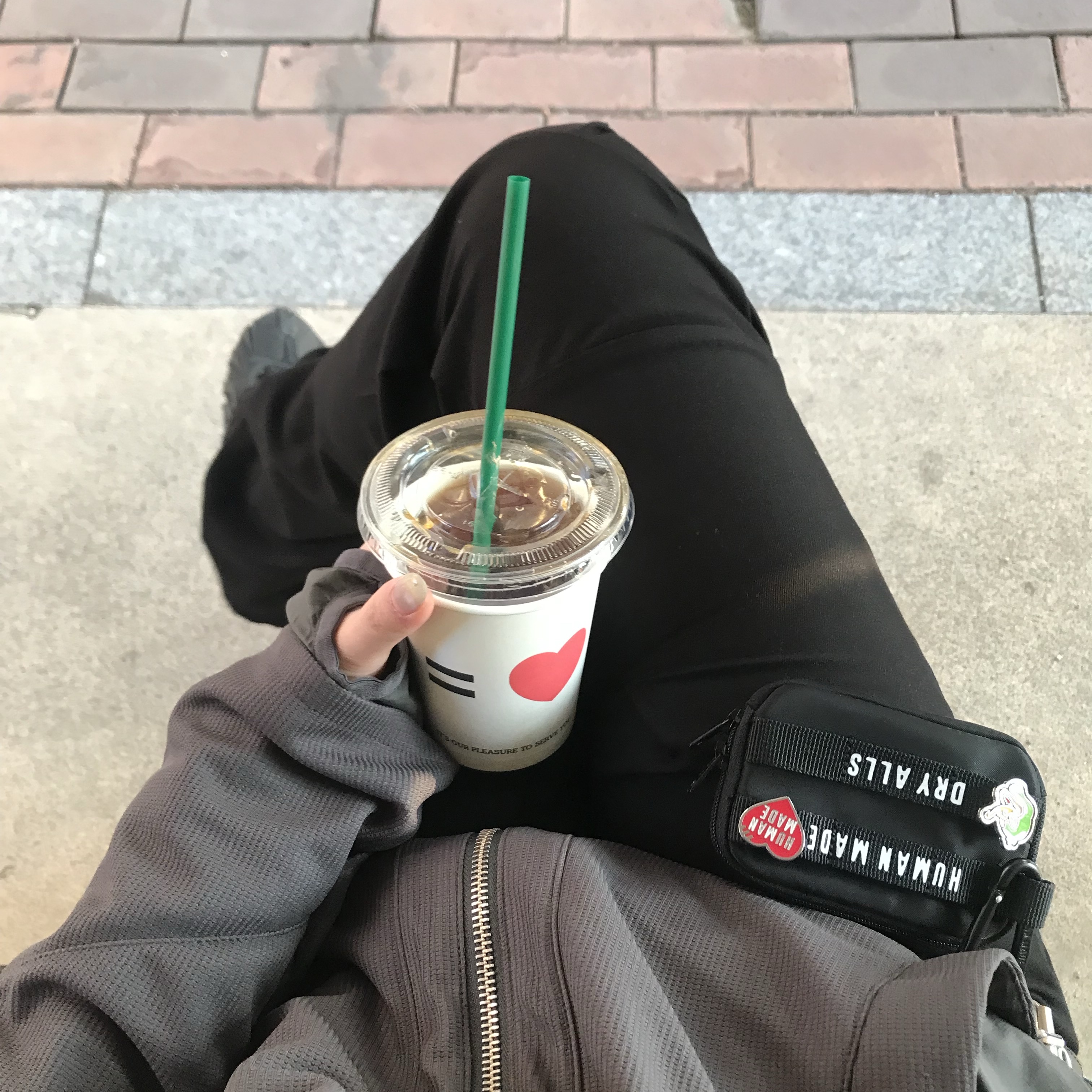 Human Made Military Card Case Black, Human Made Pins Set Red 착용 스타일