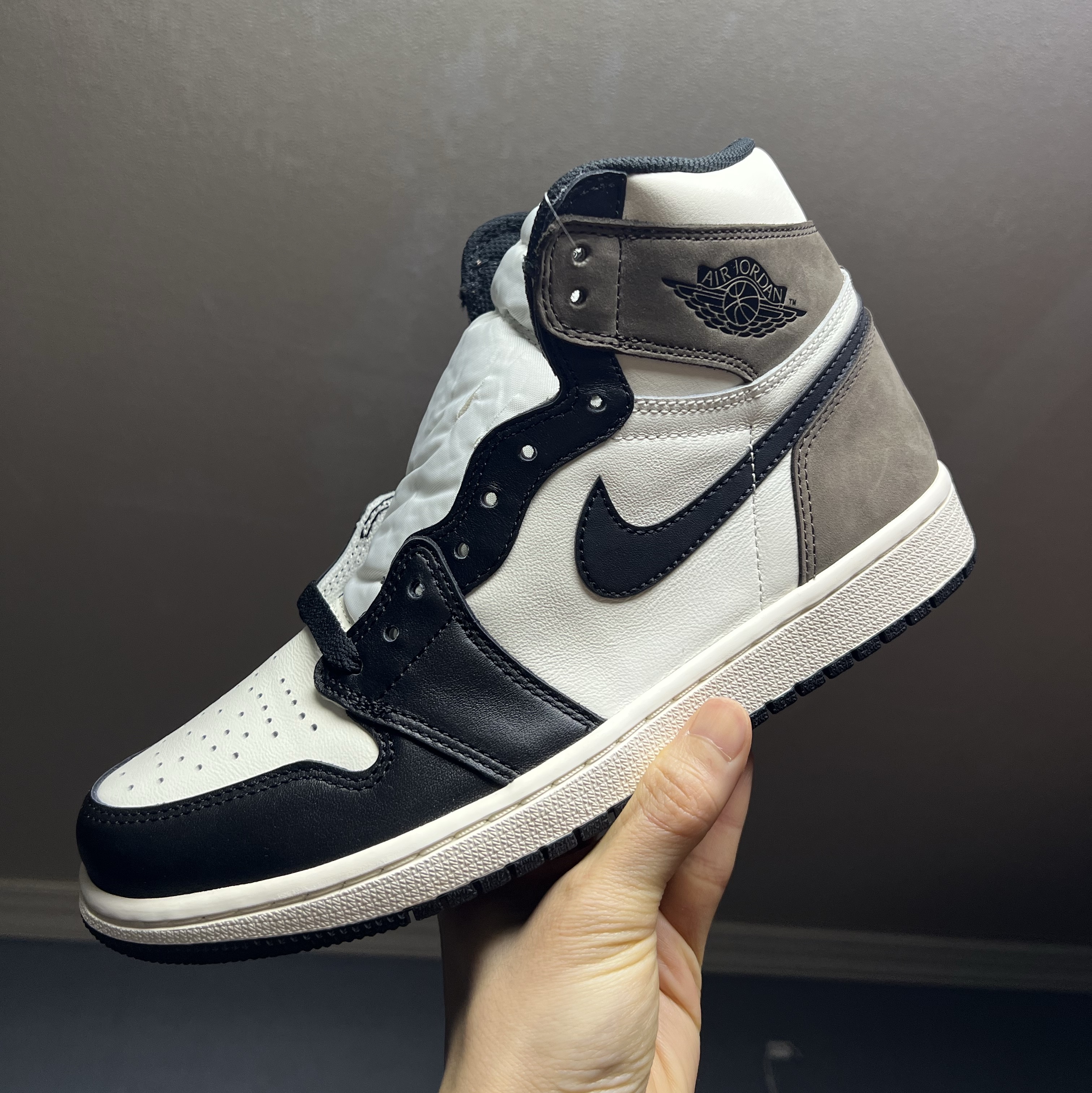 Jordan 1 Retro High OG Black Mocha 착용 스타일