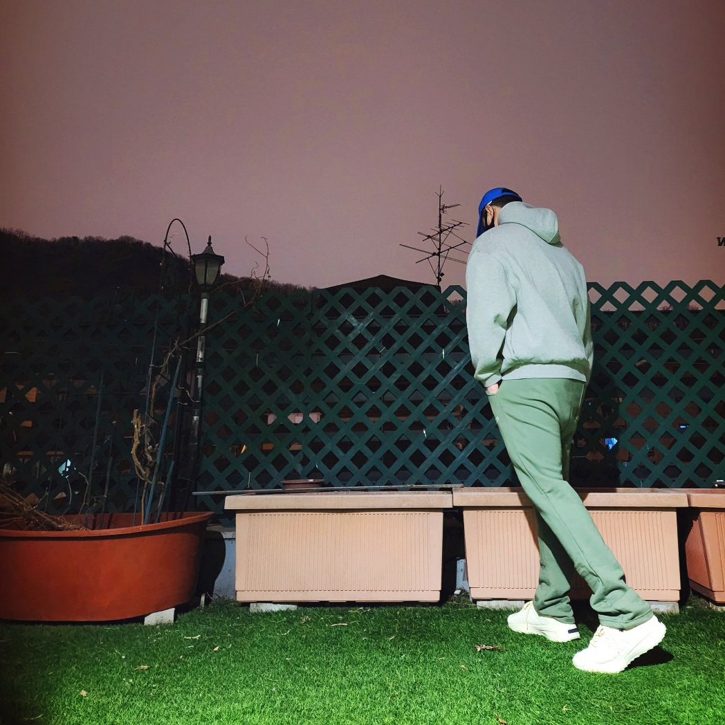 Essentials Pullover Hoodie Dark Heather Oatmeal - 24SS, Adidas x Fear of God Athletics Los Angeles Pale Yellow 착용 스타일 - 2