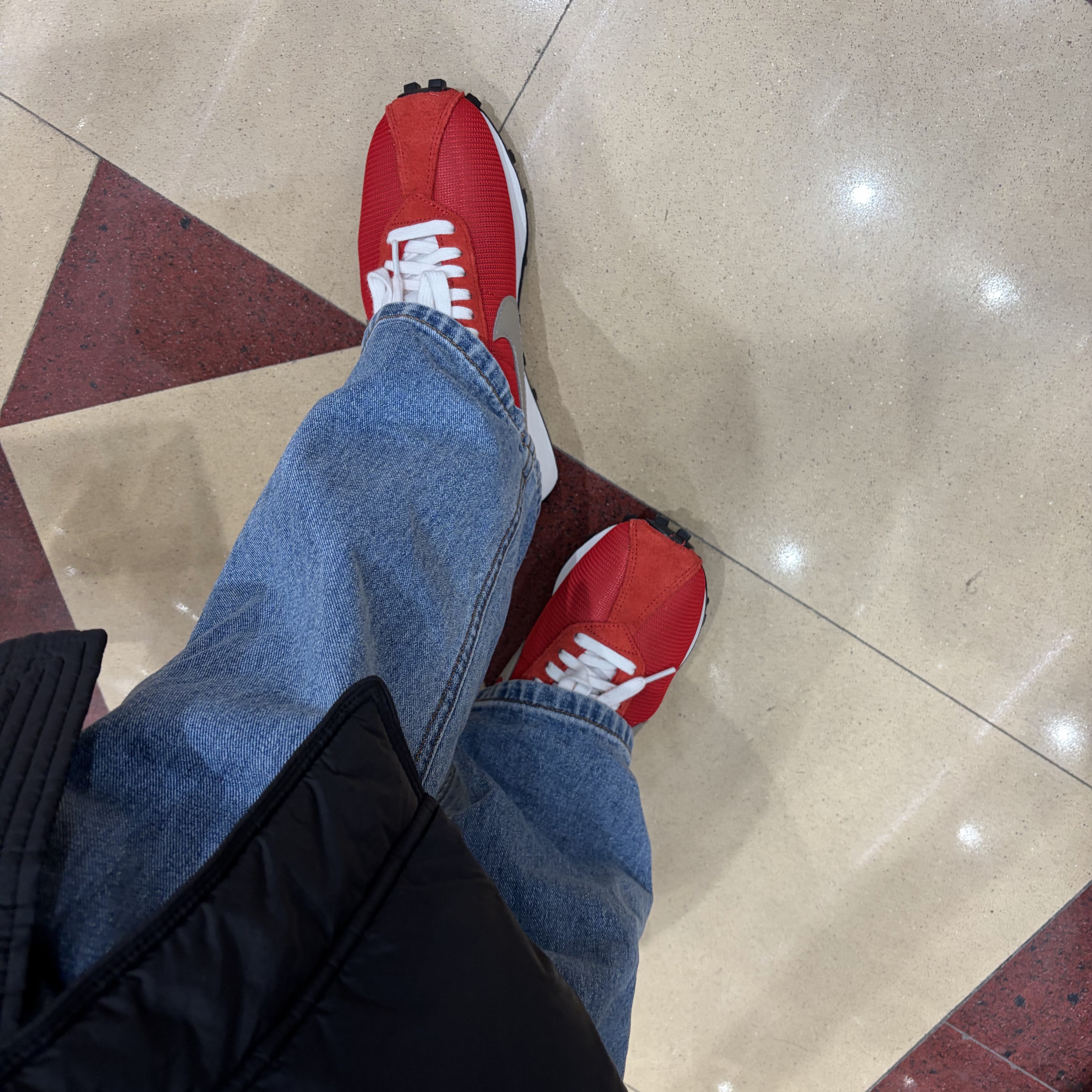 (W) Nike LD-1000 University Red and Metallic Silver 착용 스타일 - 2