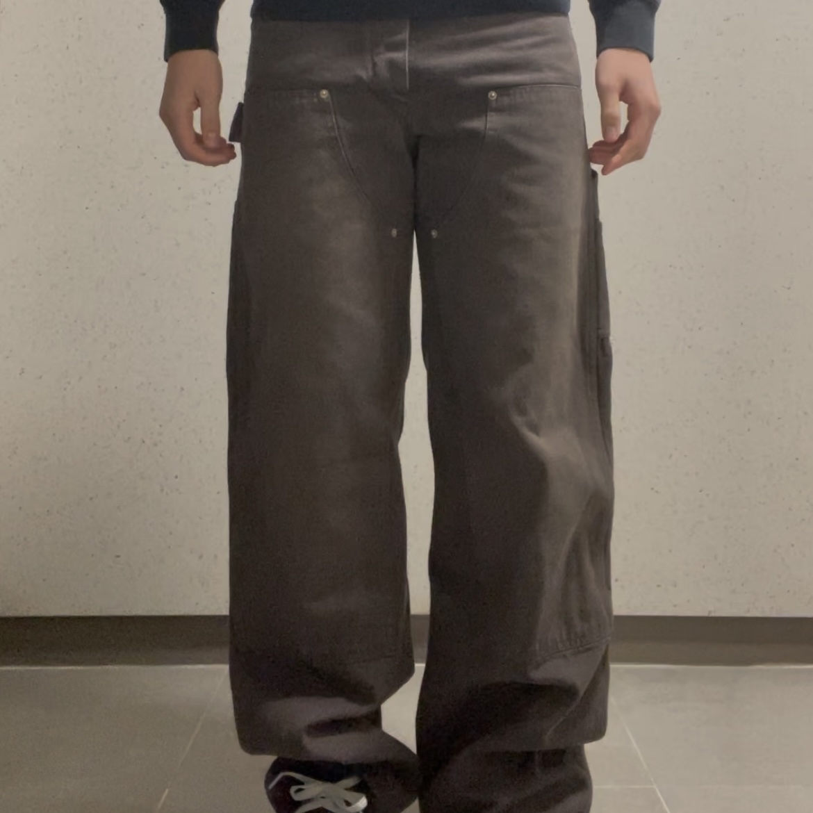 Farfromwhat Far Aged Brown Carpenter Pants 착용 스타일 - 3