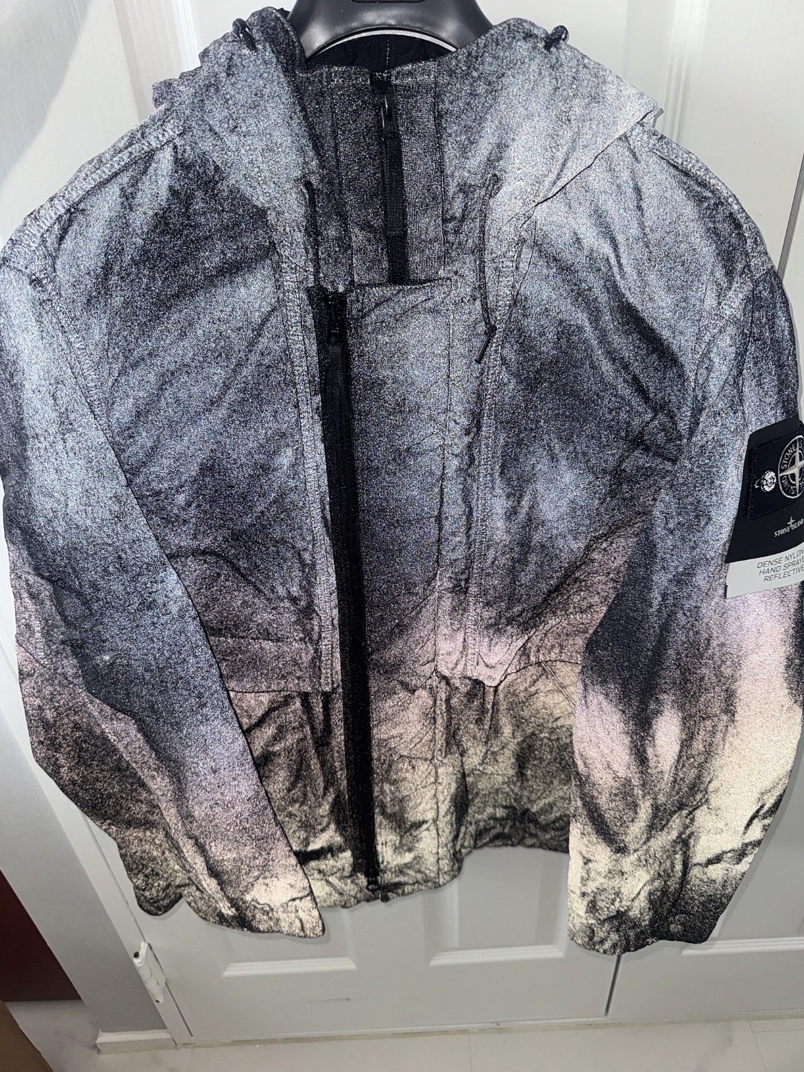 Stone Island 4100072 Dense Nylon-TC Hand Sprayed Reflective Hoode Jacket with Ant Drop Black - 26SS 착용 스타일 - 1