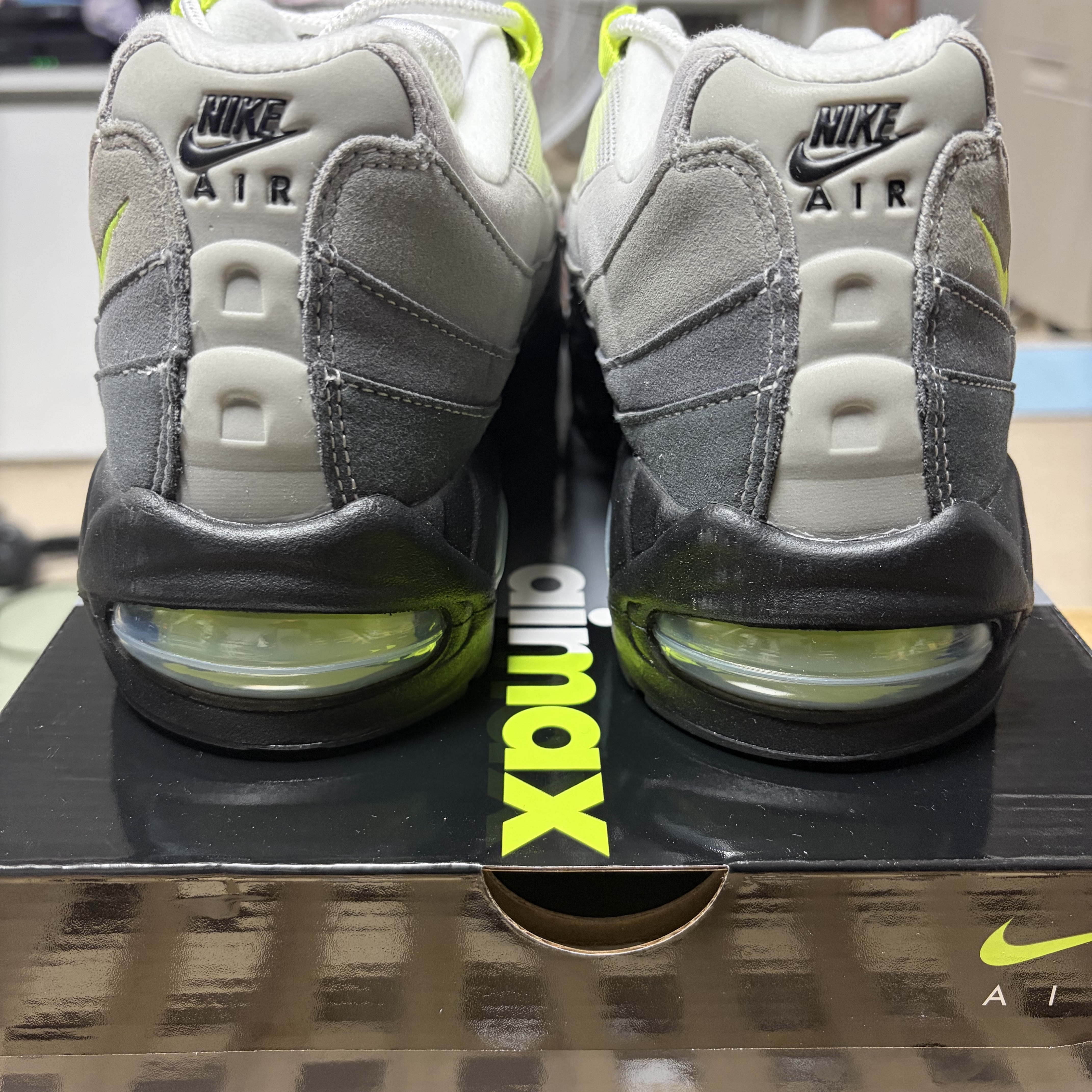 Nike Air Max 95 OG Neon 착용 스타일 - 5