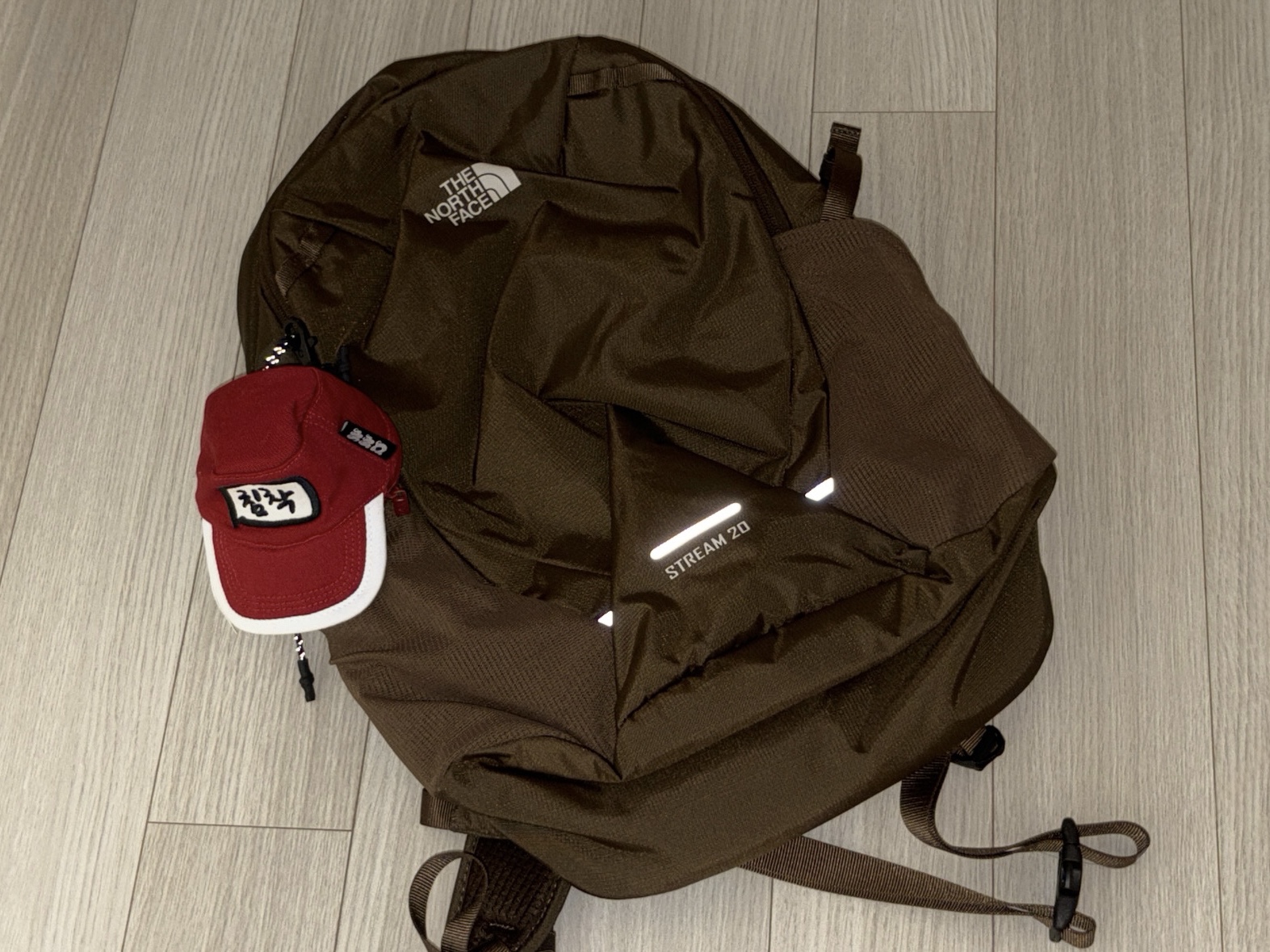 The North Face Stream 20 Brown - 25FW 착용 스타일