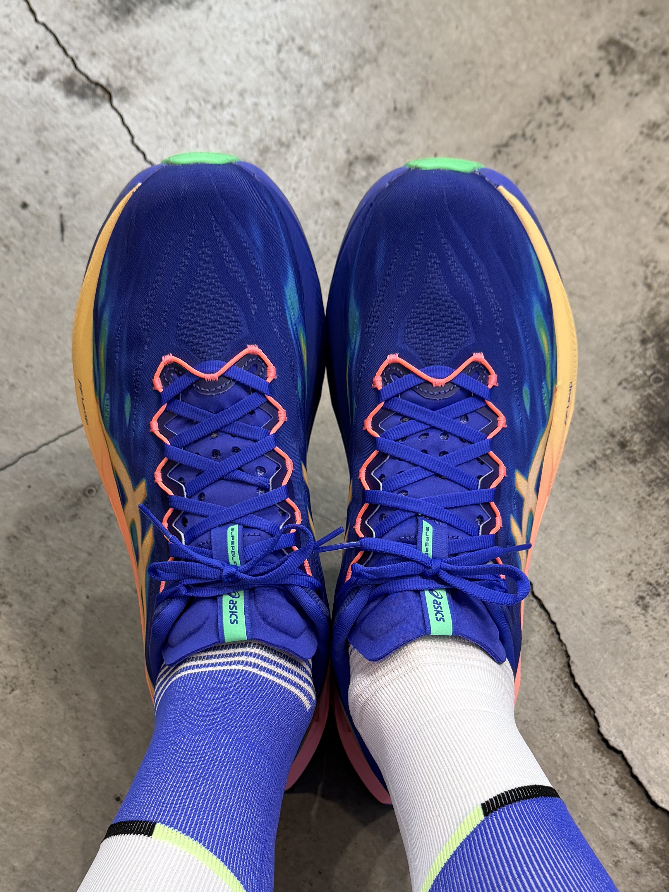 Asics Superblast 3 Cobalt Burst Light Orange 착용 스타일 - 2