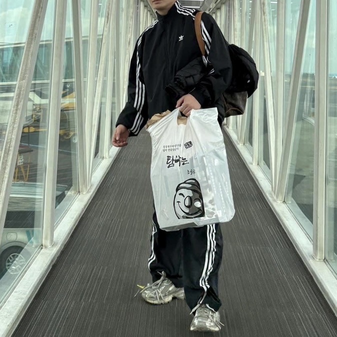 (W) Adidas Adilenium Season 2 Oversized Zip Off Track Pants Gender Neutral Black - KR Sizing, (W) Adidas Adilenium Oversized Track Top Black - KR Sizing 착용 스타일