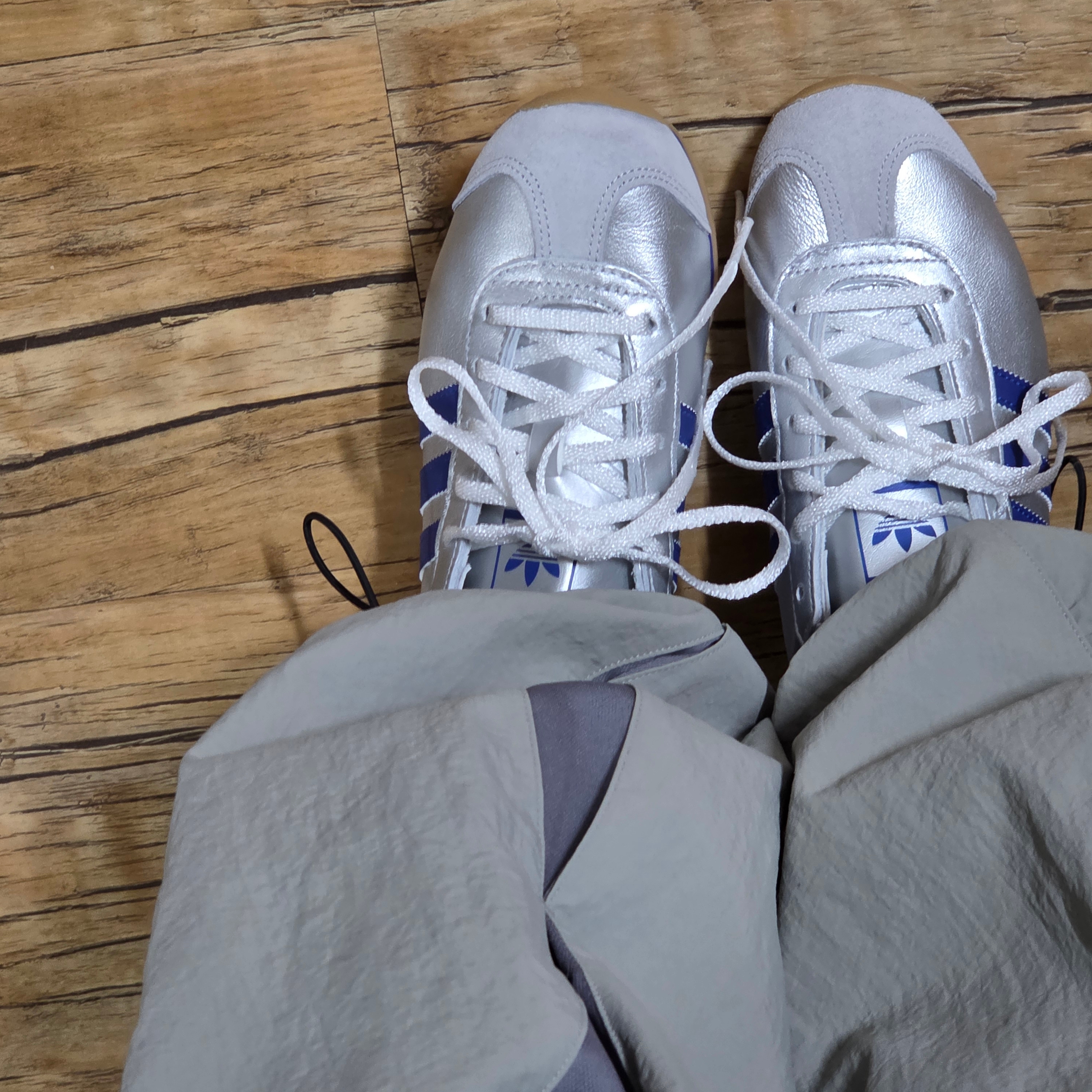 Adidas Country OG Matte Silver Bright Blue 착용 스타일