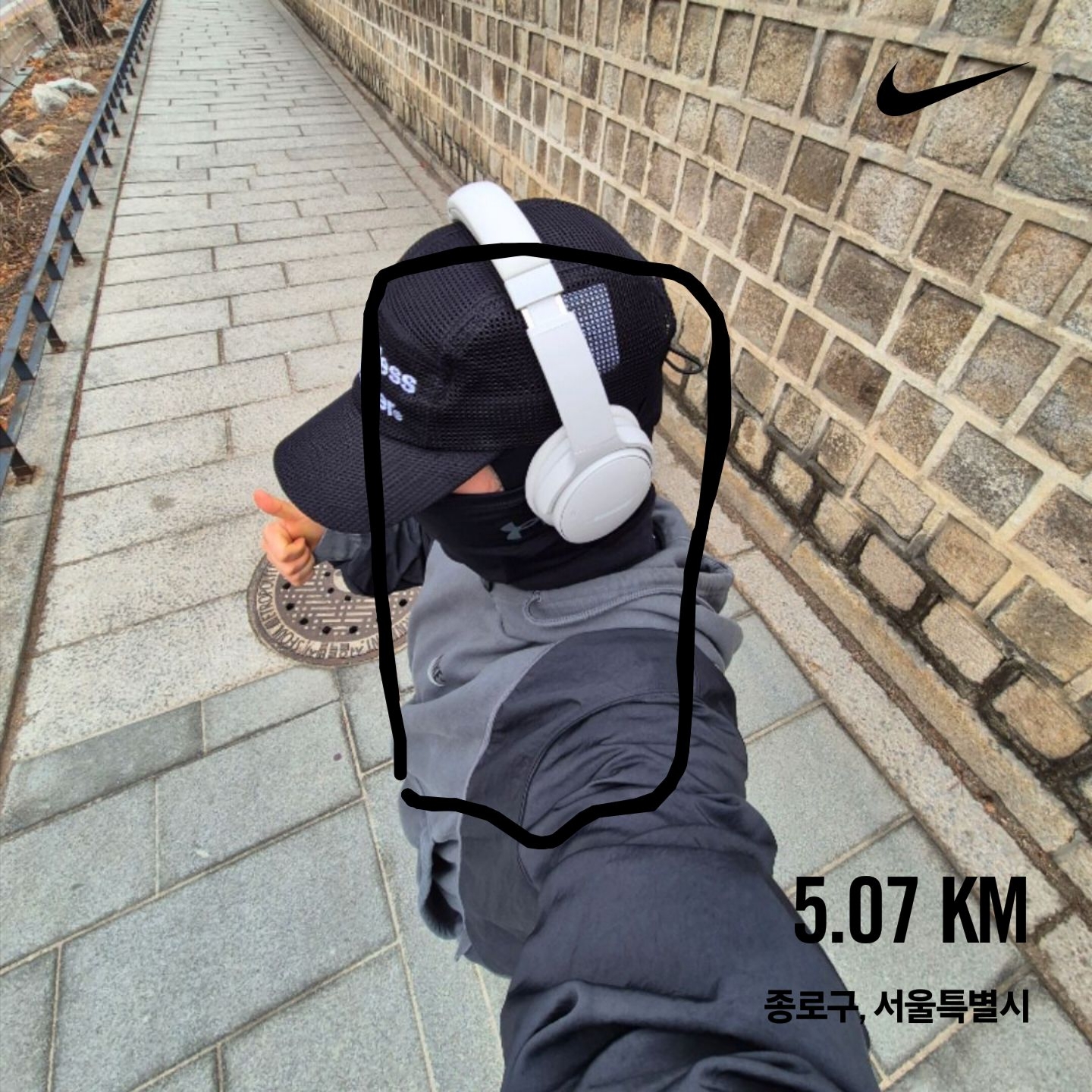 [KREAM 단독] runwhither Mesh Cap Black, Sony WH-1000XM4 Platinum Silver (Korean Ver.) 착용 스타일 - 1