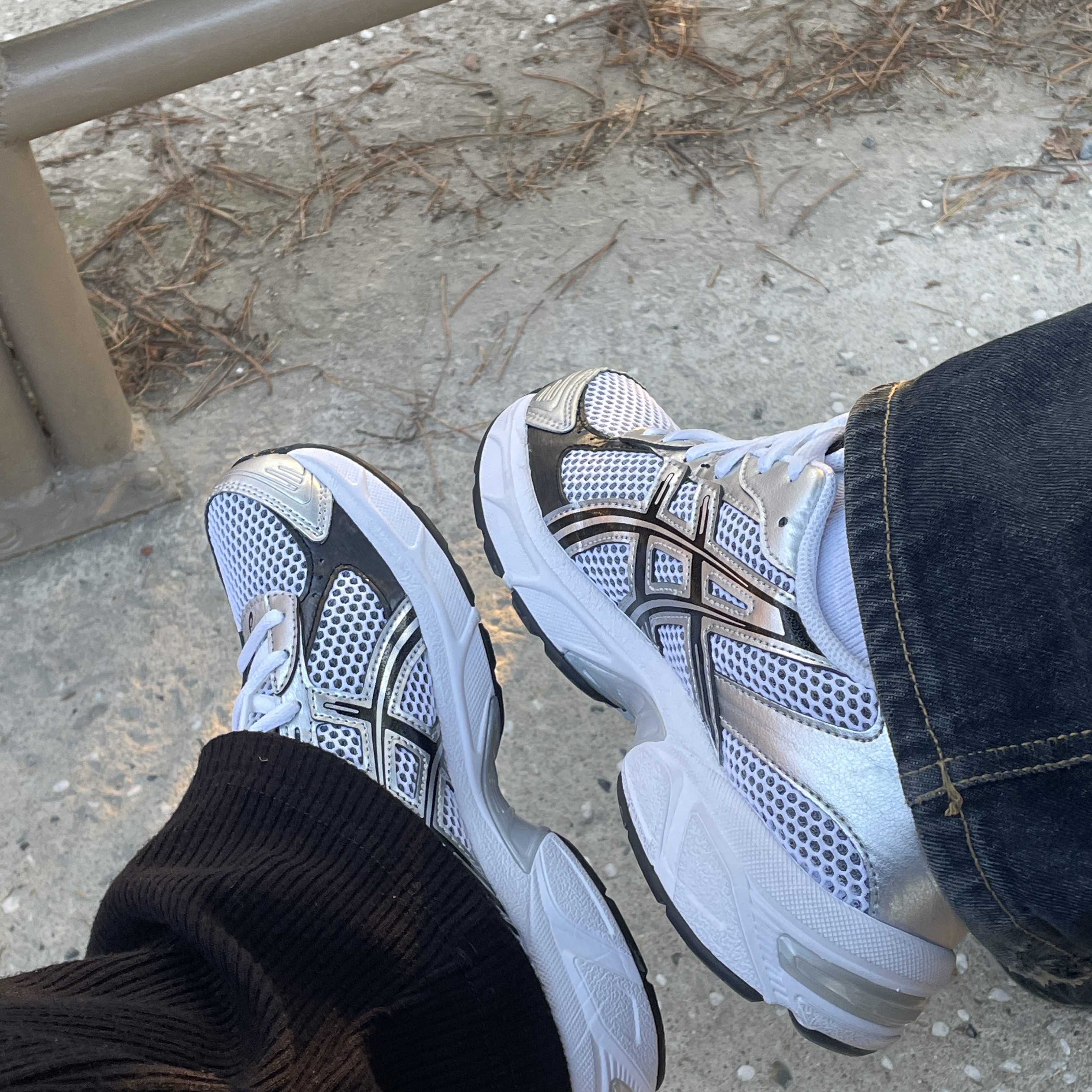 Asics Gel-1130 White Black 착용 스타일 - 2