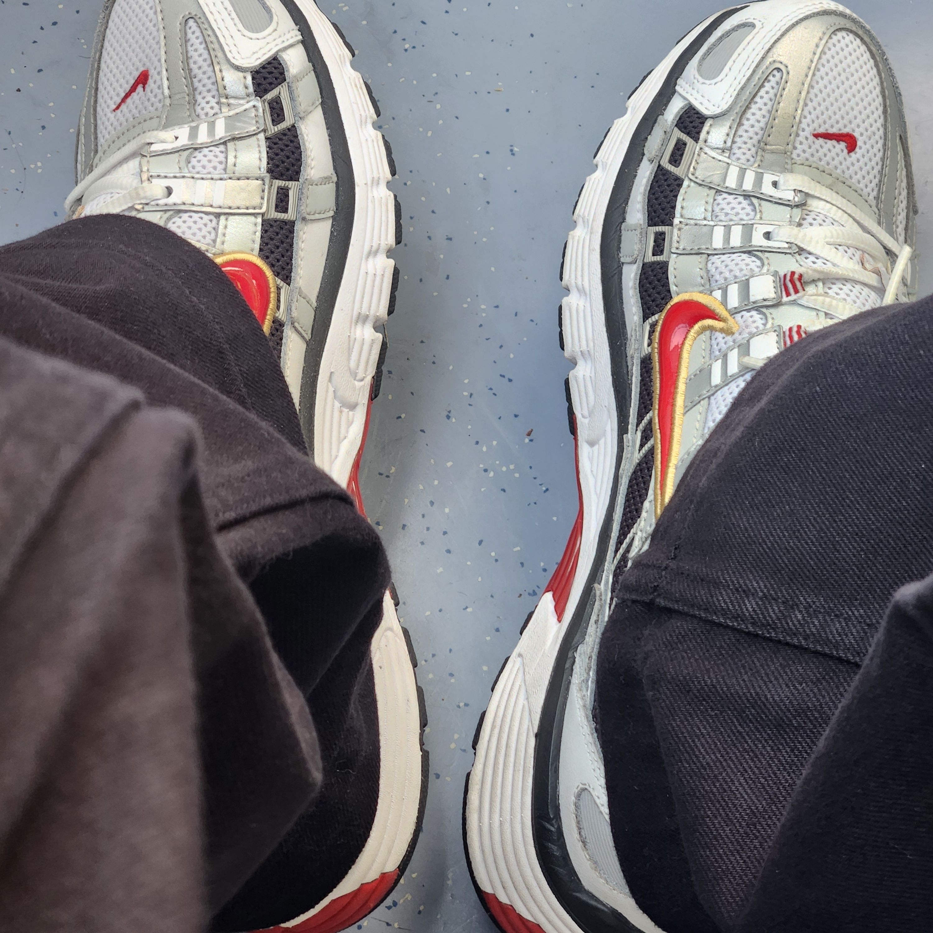 Nike P-6000 White Varsity Red 착용 스타일