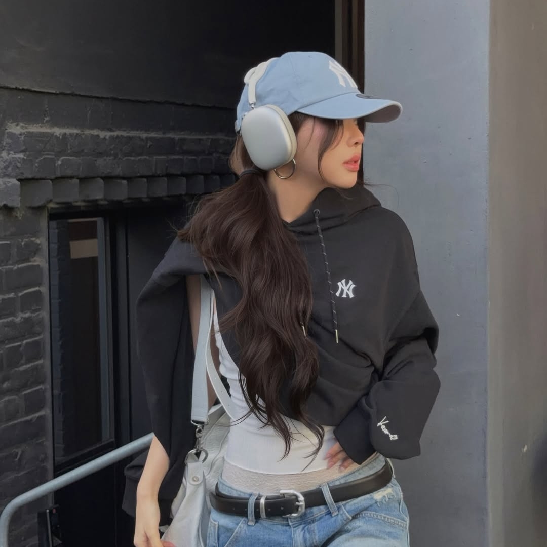 MLB x Karina Signature Unstructured Ball Cap Sky Blue 착용 스타일 - 1
