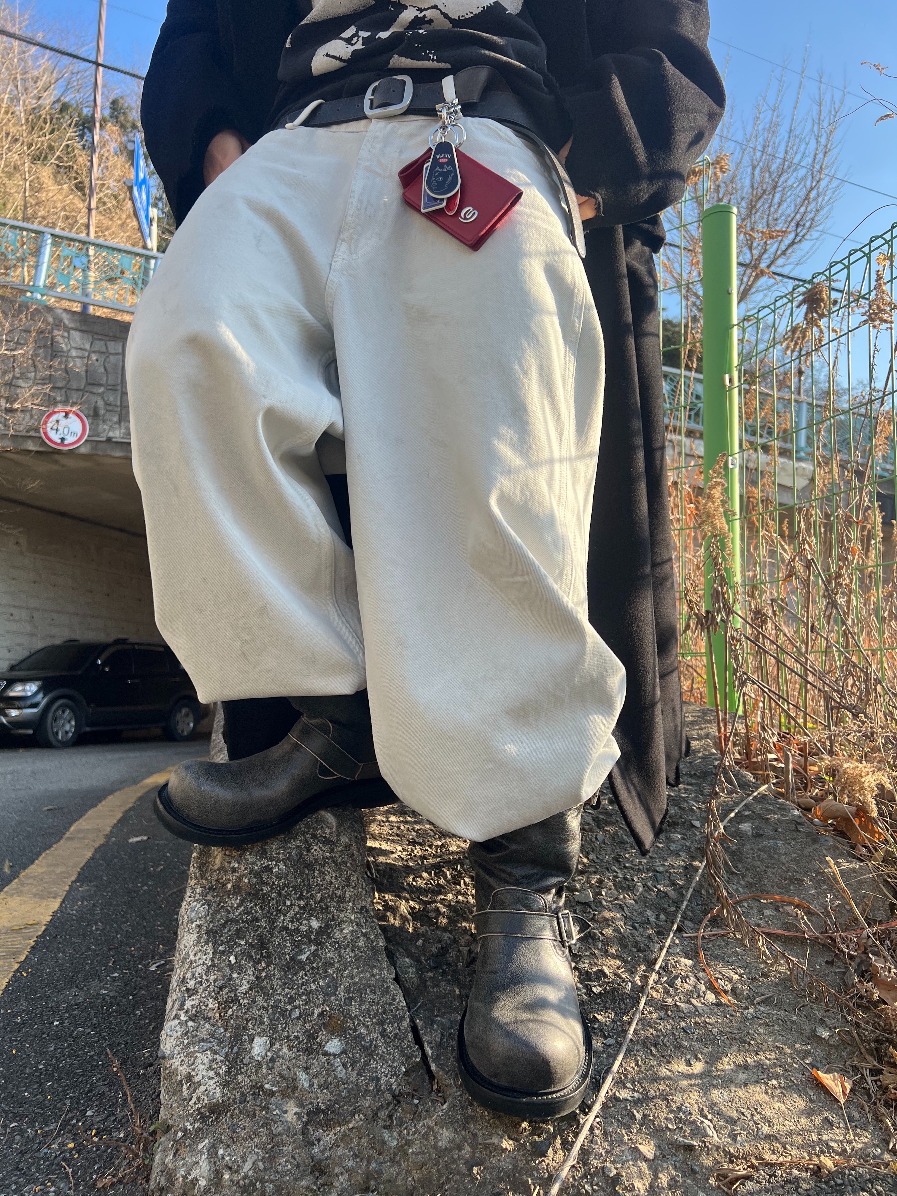 qAp Baby Crewneck Black, Undermycar MU.128 Original Logo Cracked Leather Belt Silver / Black 착용 스타일 - 6