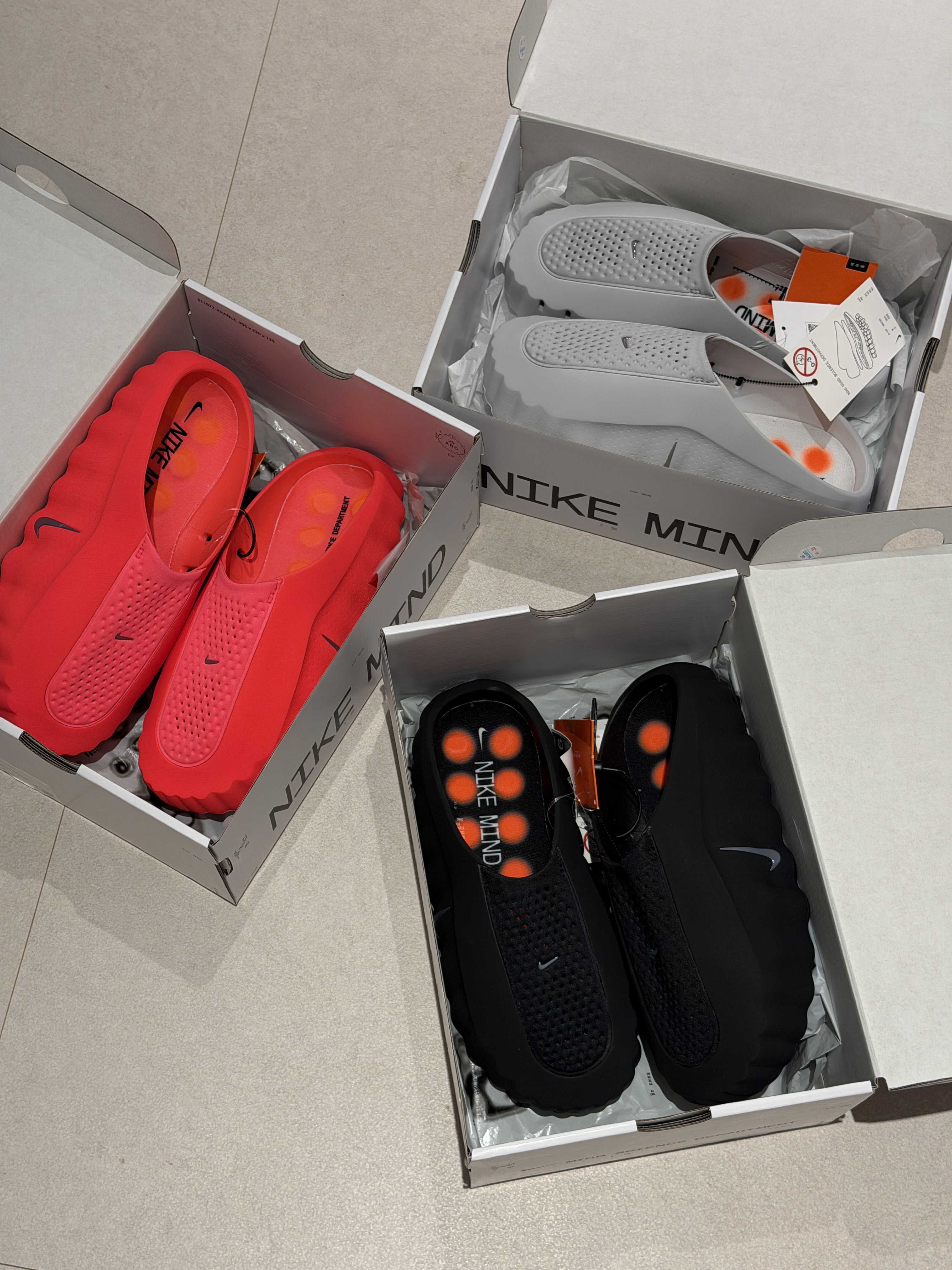 Nike Mind 001 Solar Red Chrome, Nike Mind 001 Light Smoke Grey Chrome 착용 스타일 - 4