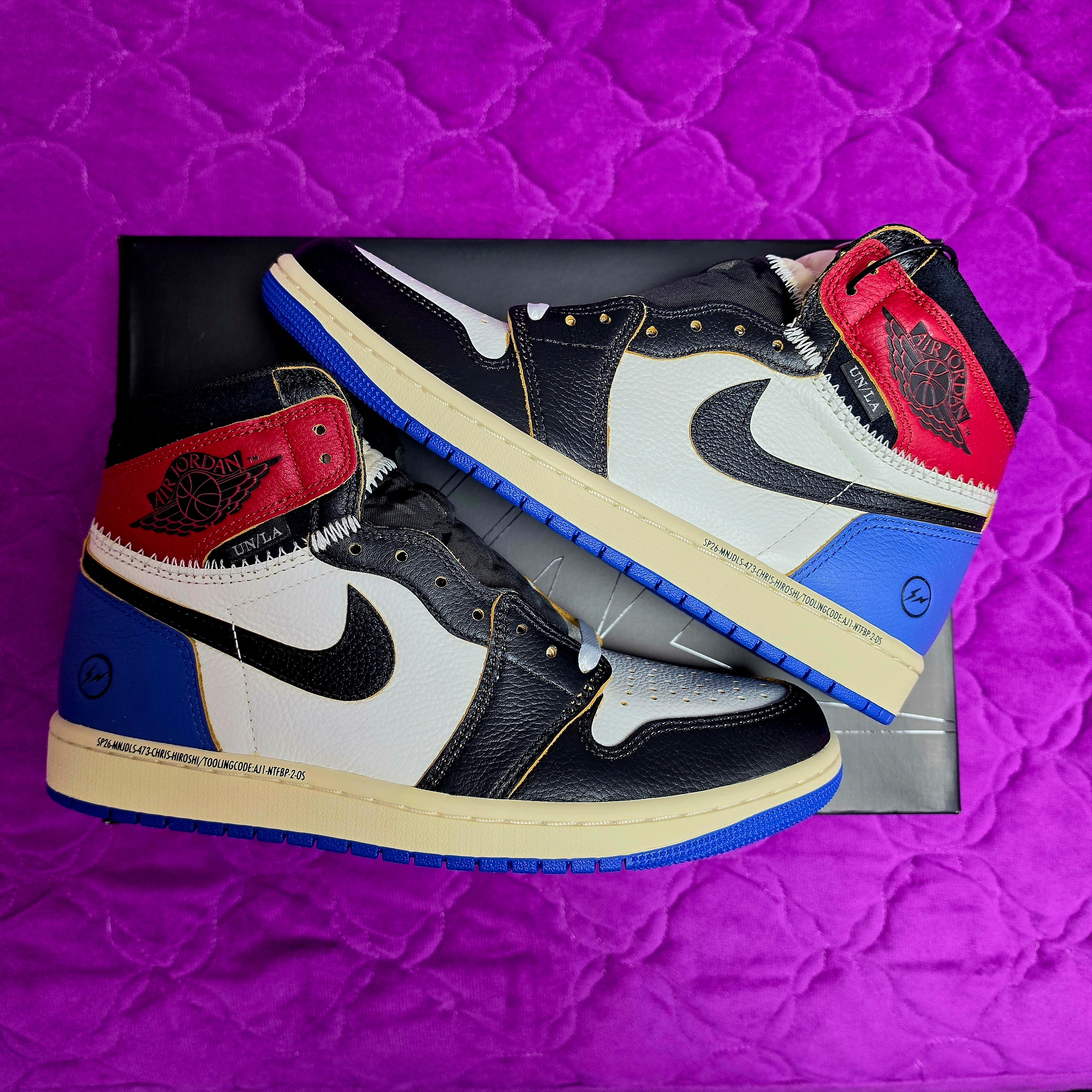 Jordan 1 x Fragment x Union LA Black and Varsity Red 착용 스타일 - 3