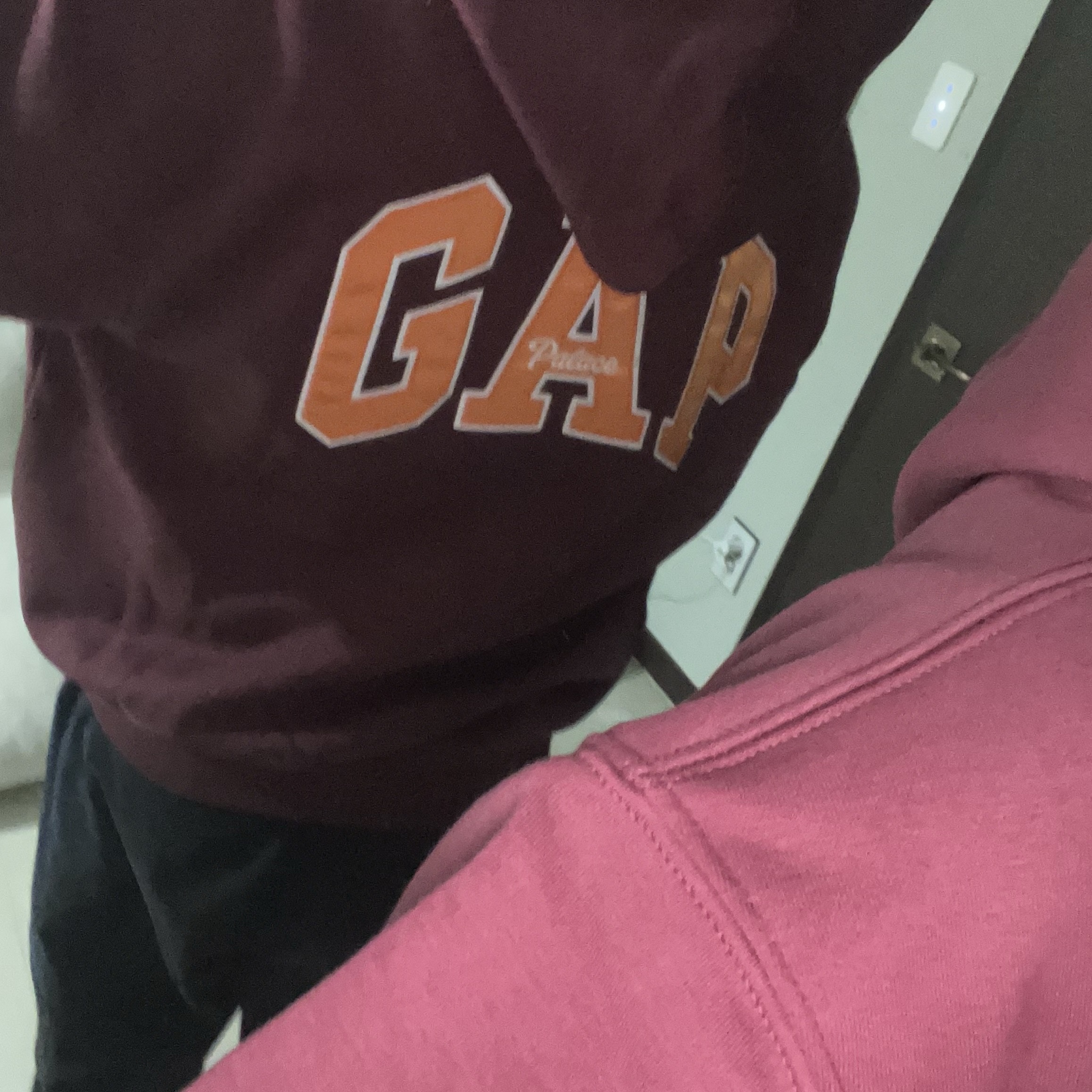 Palace x Gap Hood Burgundy - 24SS 착용 스타일 - 2