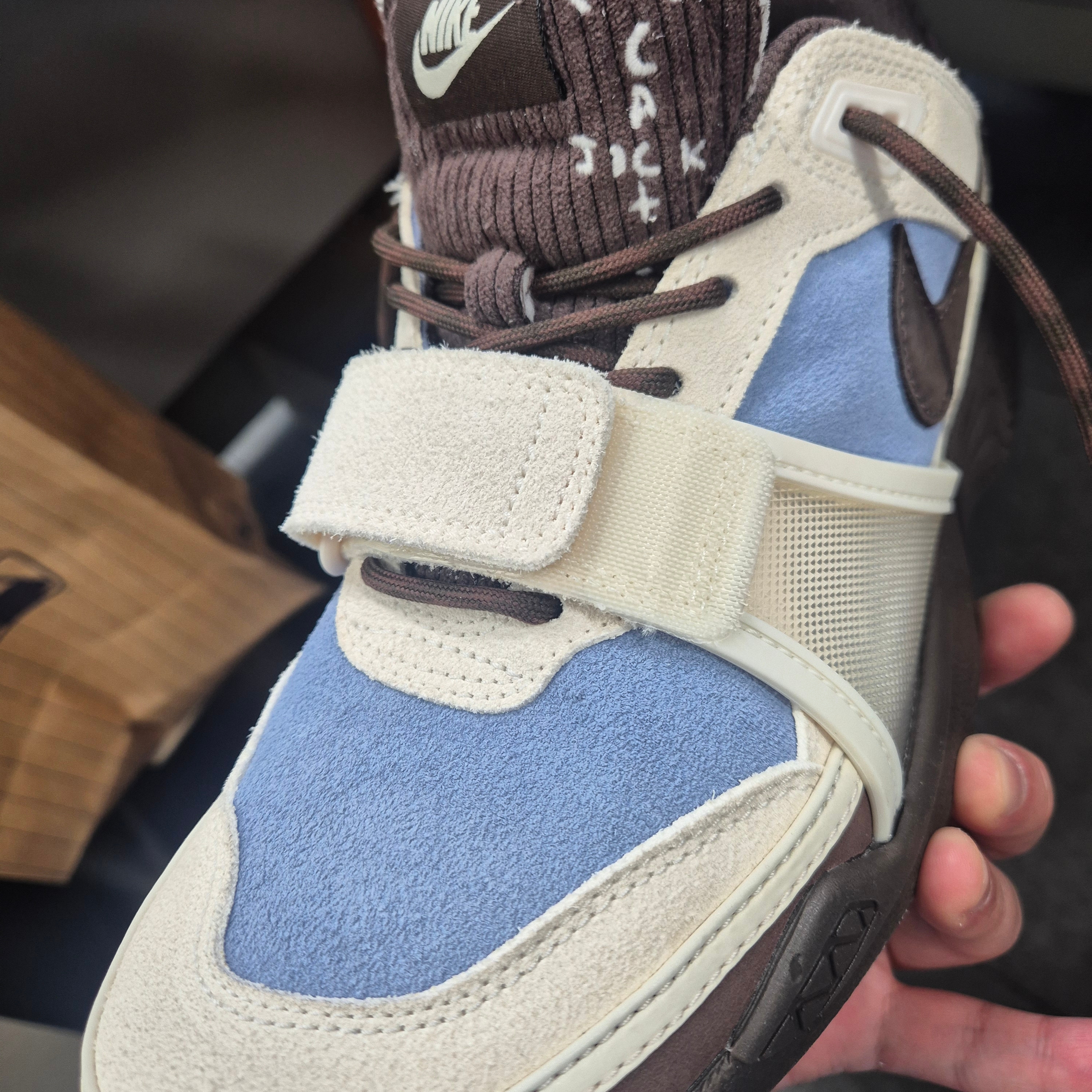 Nike x Travis Scott Zoom Field Jaxx Pale Ivory and Leche Blue 착용 스타일 - 2