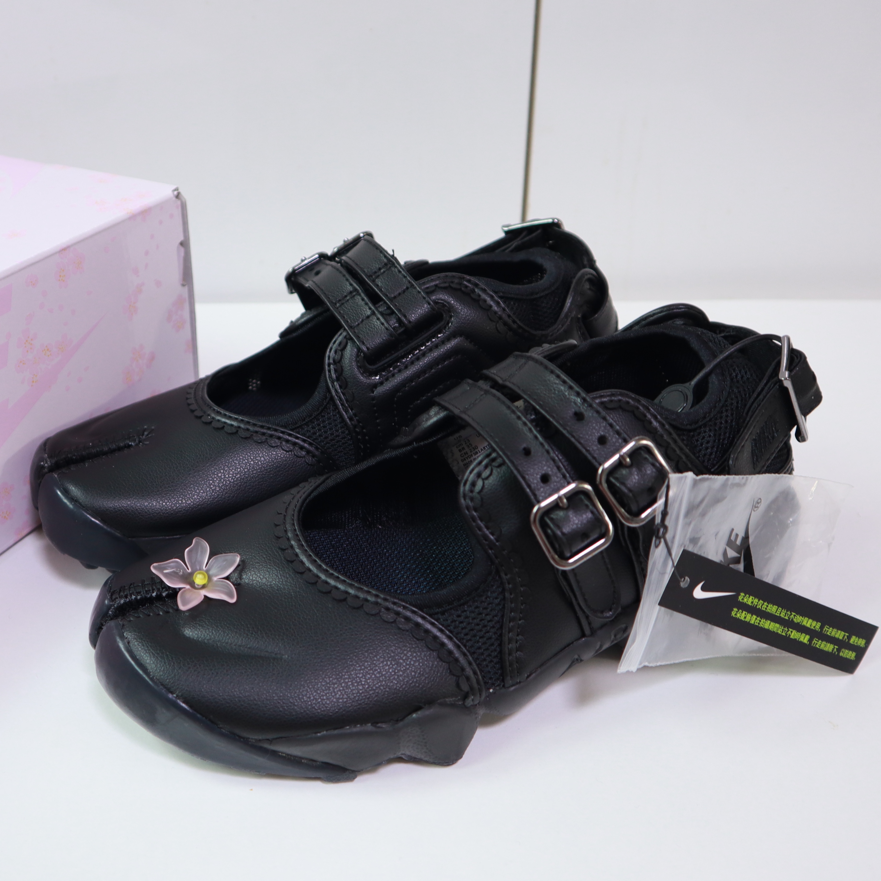 (W) Nike Air Rift Breathe Strap Black 착용 스타일 - 1