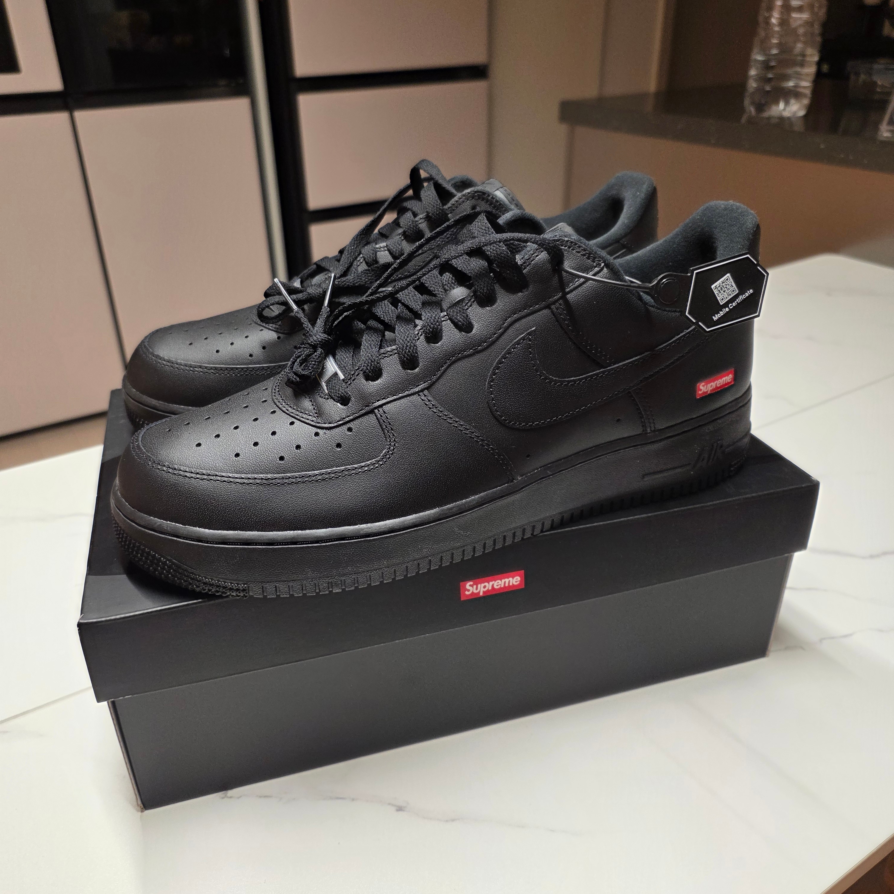 Nike x Supreme Air Force 1 Low Black 착용 스타일