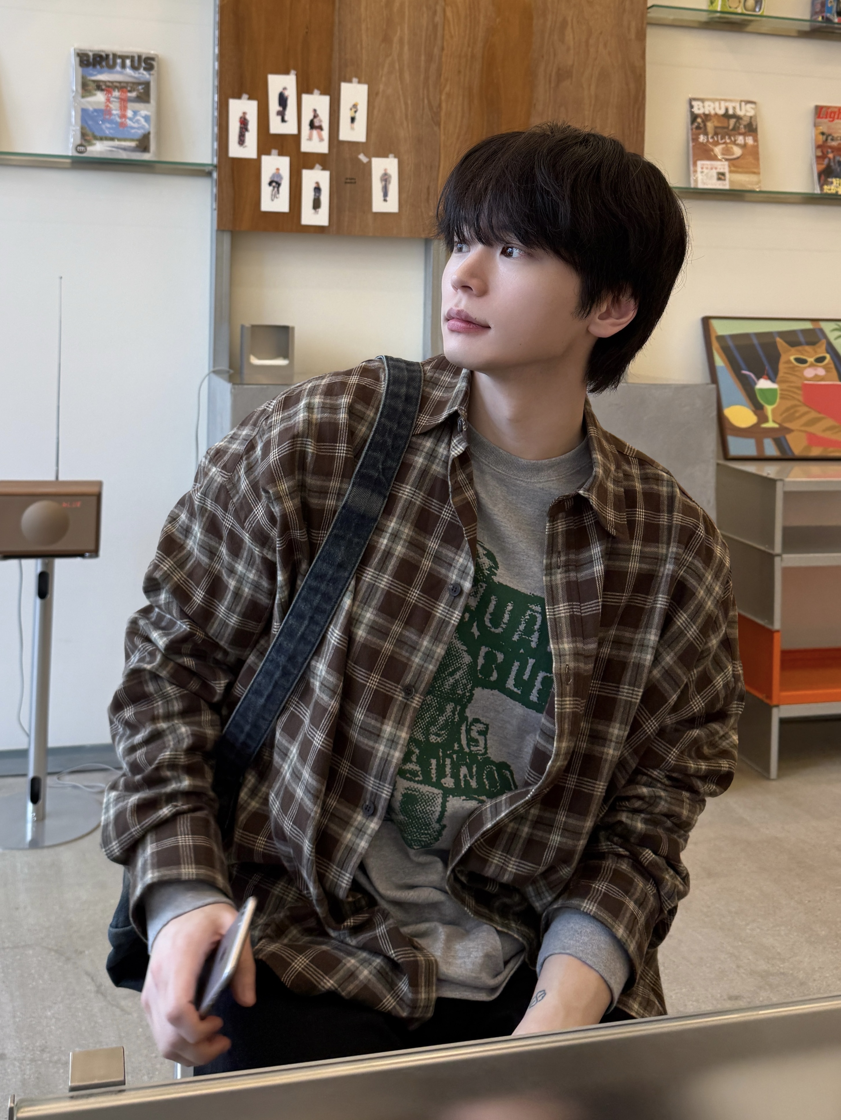 Nonnod Cropped flexible string check shirt Vintage brown, Nonnod Zen Pants Black in Black 착용 스타일 - 4
