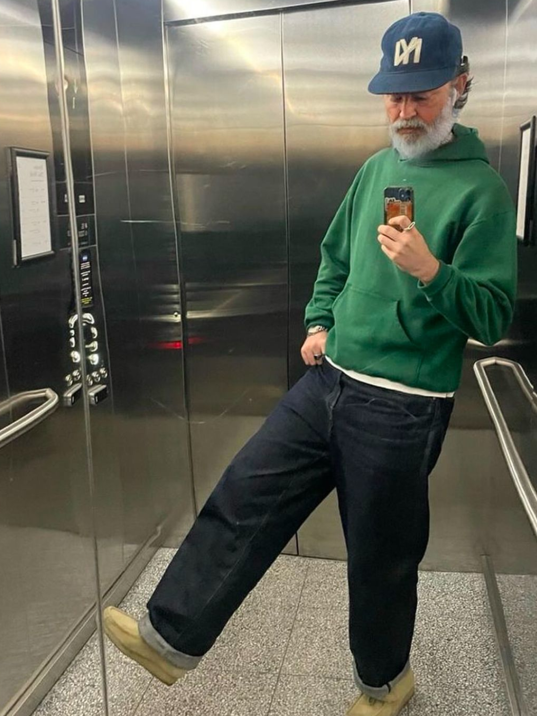 Carhartt WIP Detroit Jacket Hamilton Brown Tobacco, Deus Ex Machina Address Workwear Jacket Black 착용 스타일 - 3