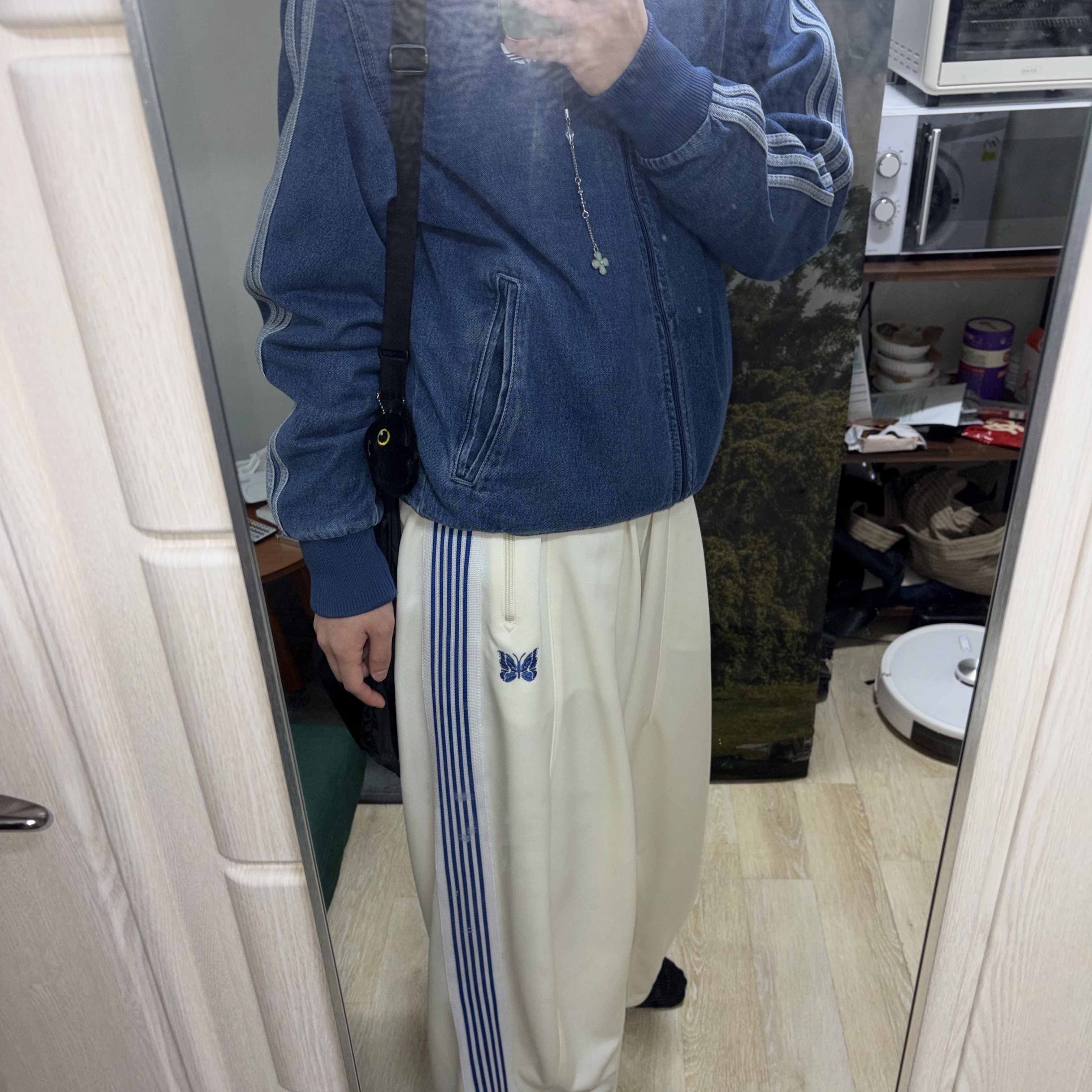 Adidas Adicolor Denim Firebird Track Top Medium Blue Denim - KR Sizing, Needles x Studious H.D. Track Pants Ivory - Studious Exclusive 착용 스타일 - 1