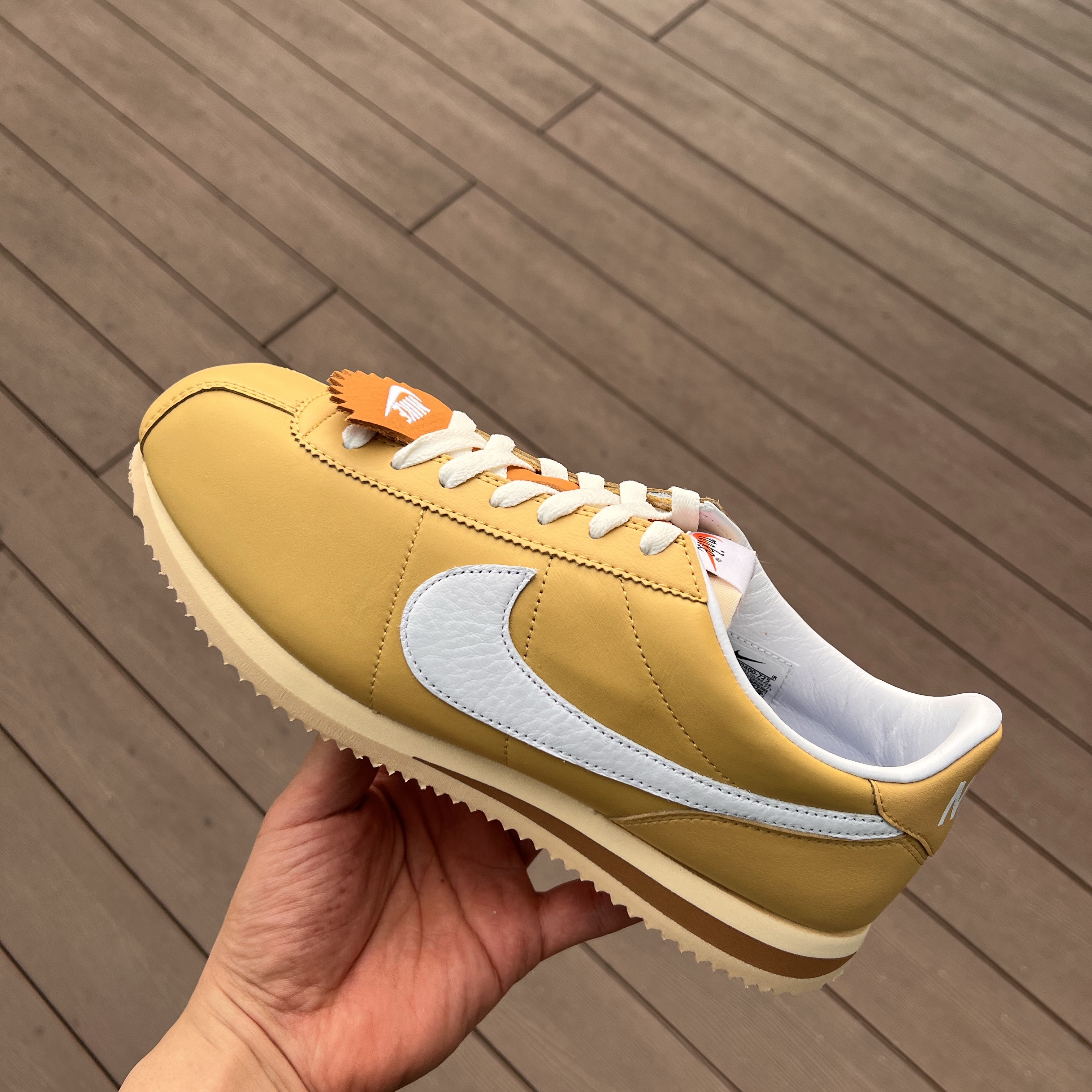 Nike Cortez 23 SE Wheat Gold 착용 스타일