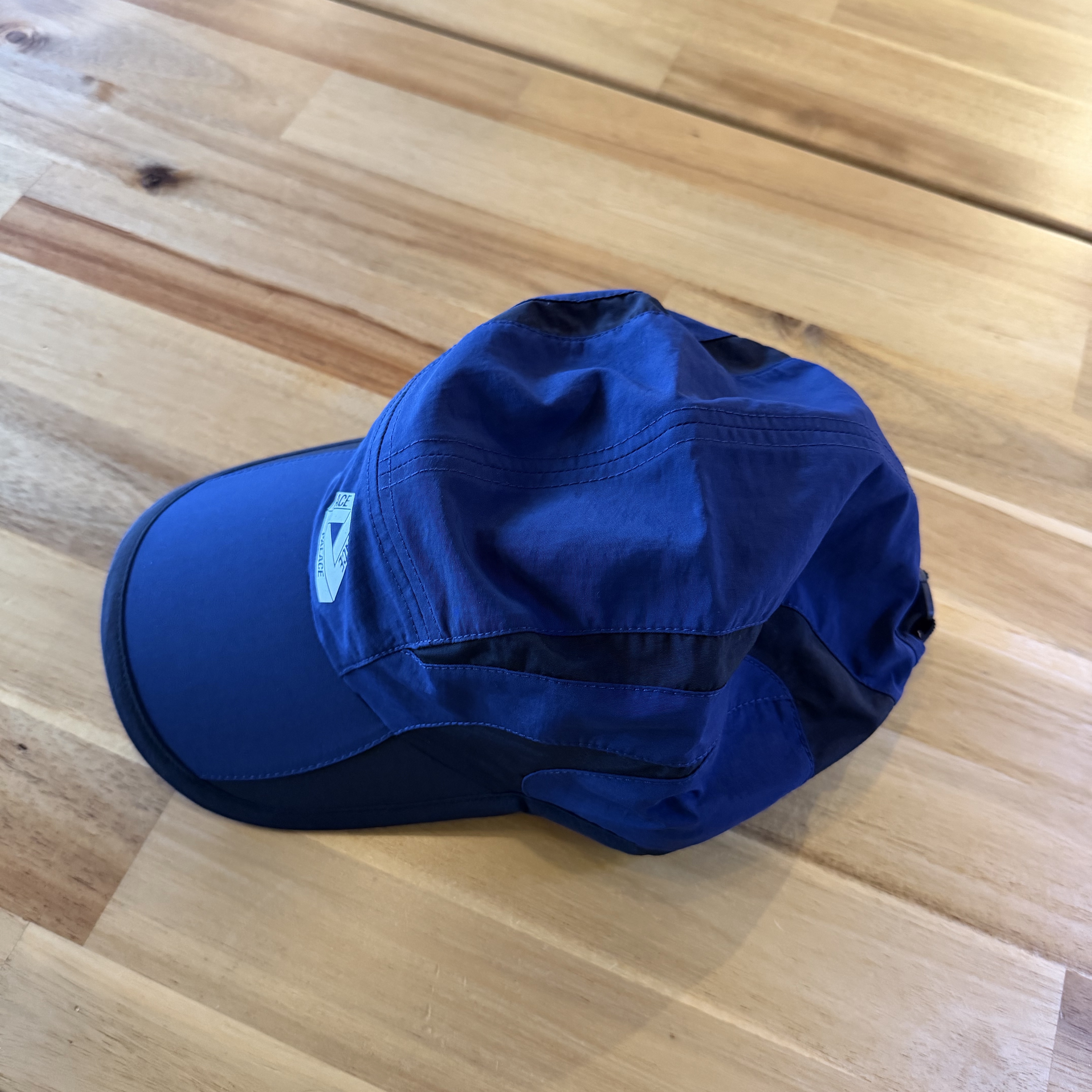 Palace Tri Strike Shell Runner Navy - 25SS 착용 스타일