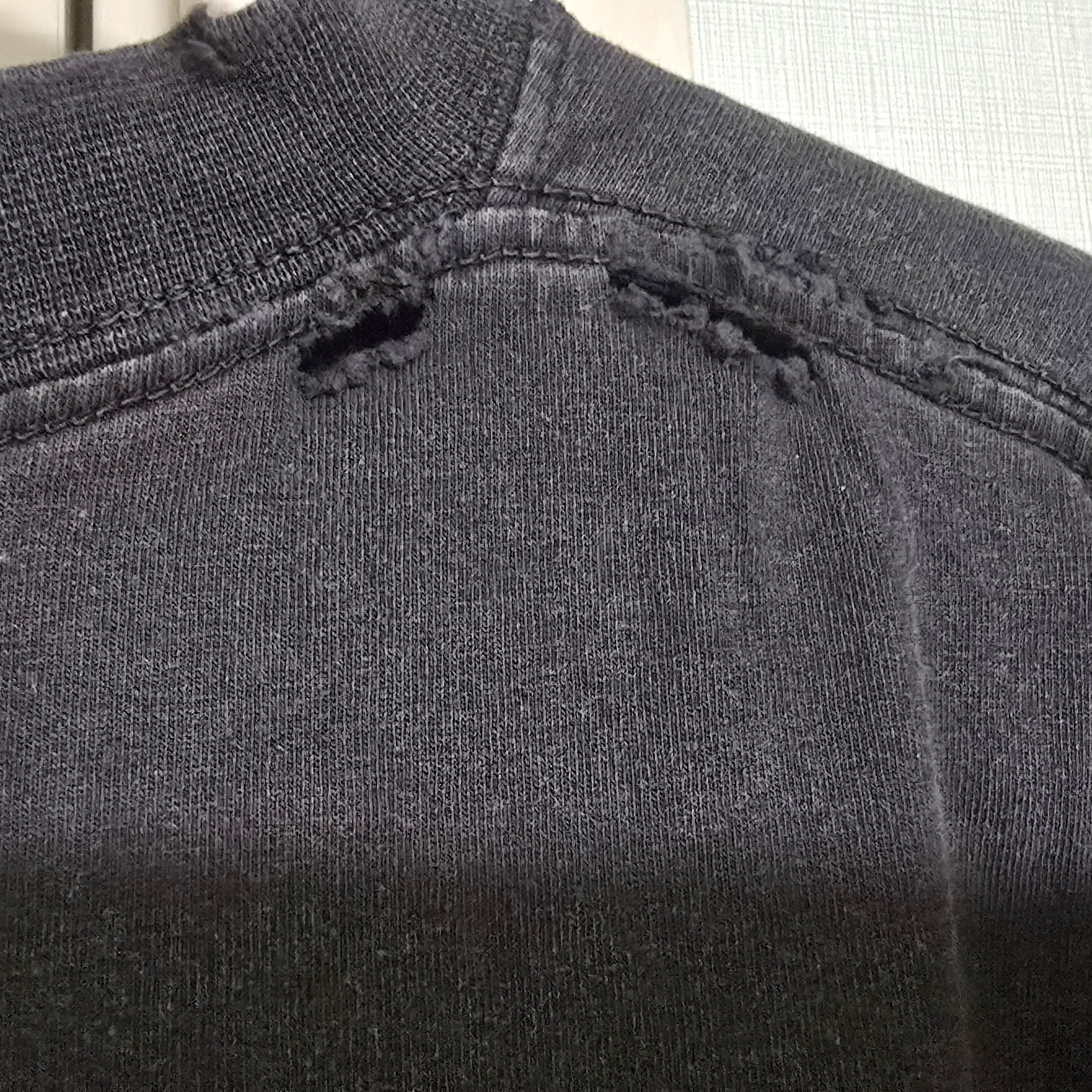 Balenciaga Masking Tape T-Shirt Medium Fit Faded Black 착용 스타일 - 3