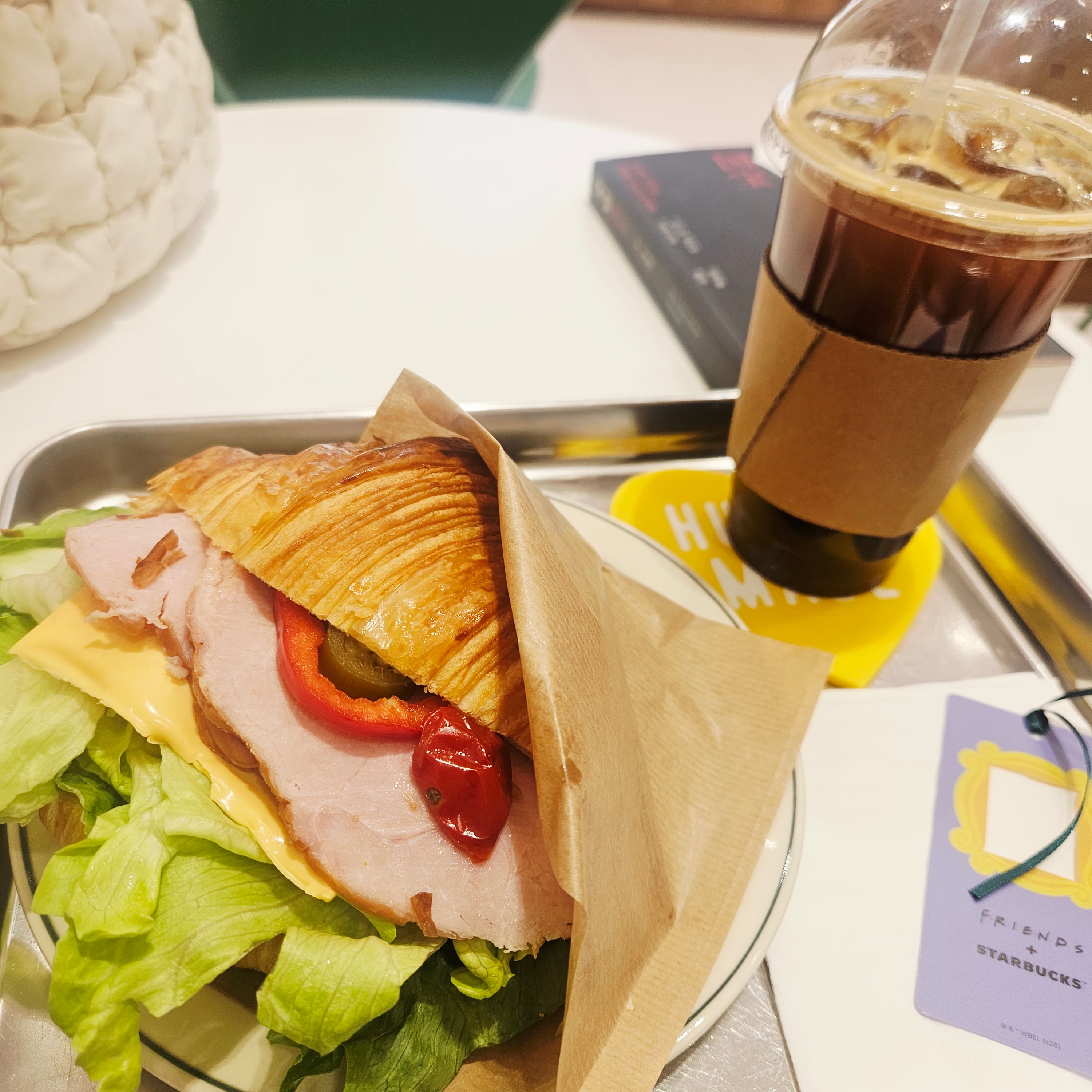 Human Made Heart Rubber Coaster Yellow, NewJeans x Murakami Metal Keyring Flower 착용 스타일 - 1