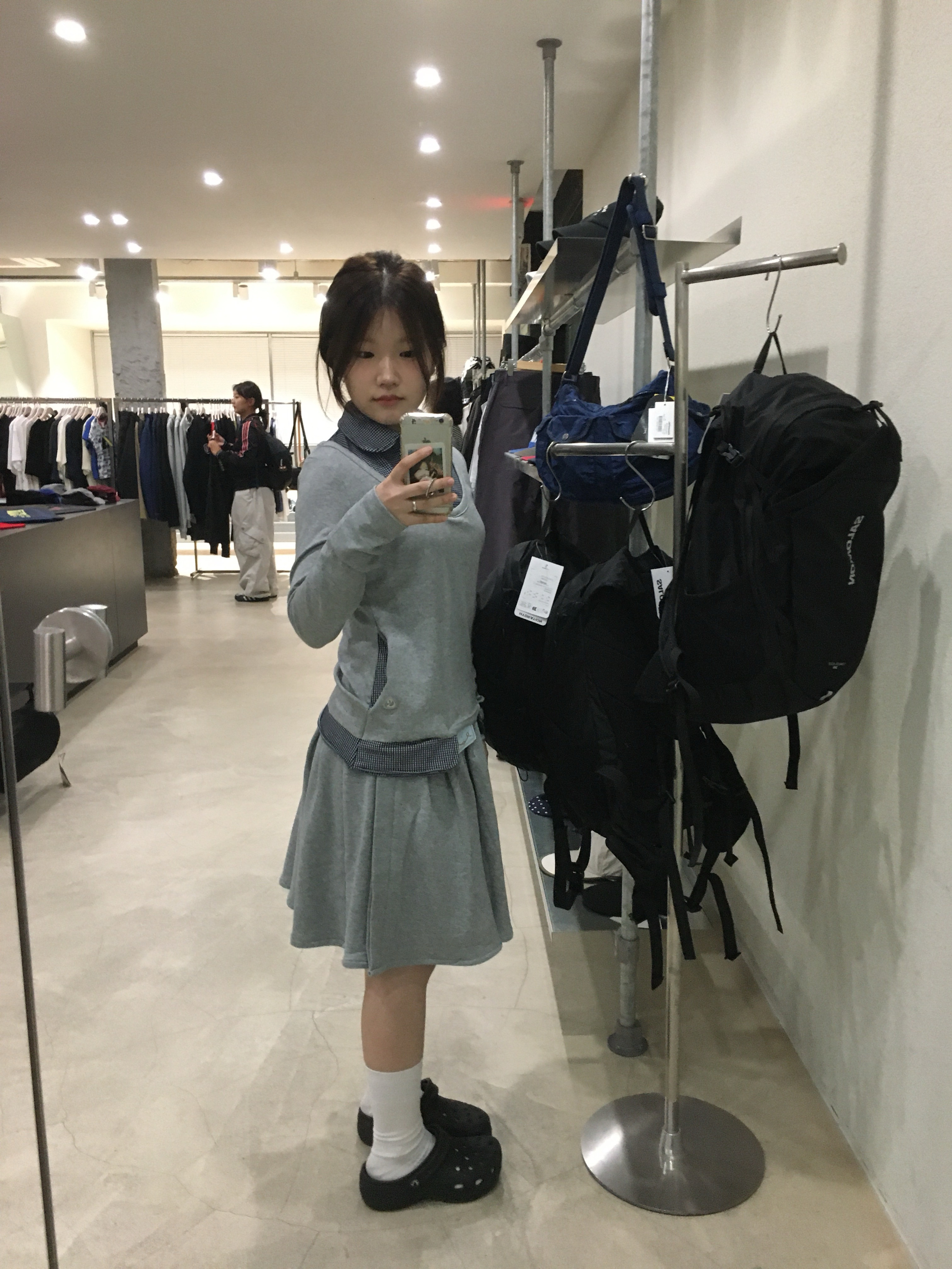 COYSEIO Reversible Collar Longsleeves Melange Grey, (W) Crocs Classic Platform Clog Black 착용 스타일