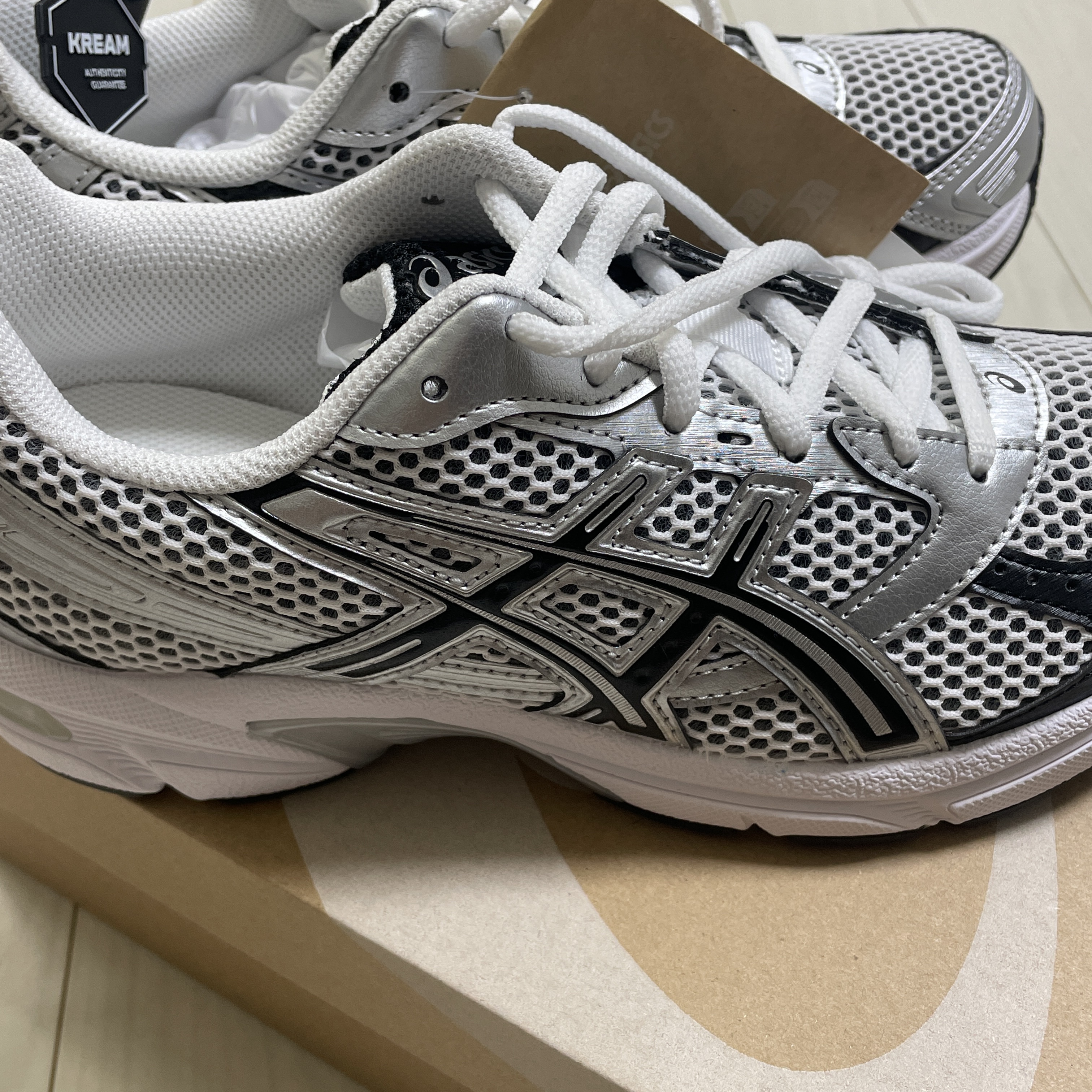 Asics Gel-1130 White Black 착용 스타일 - 1