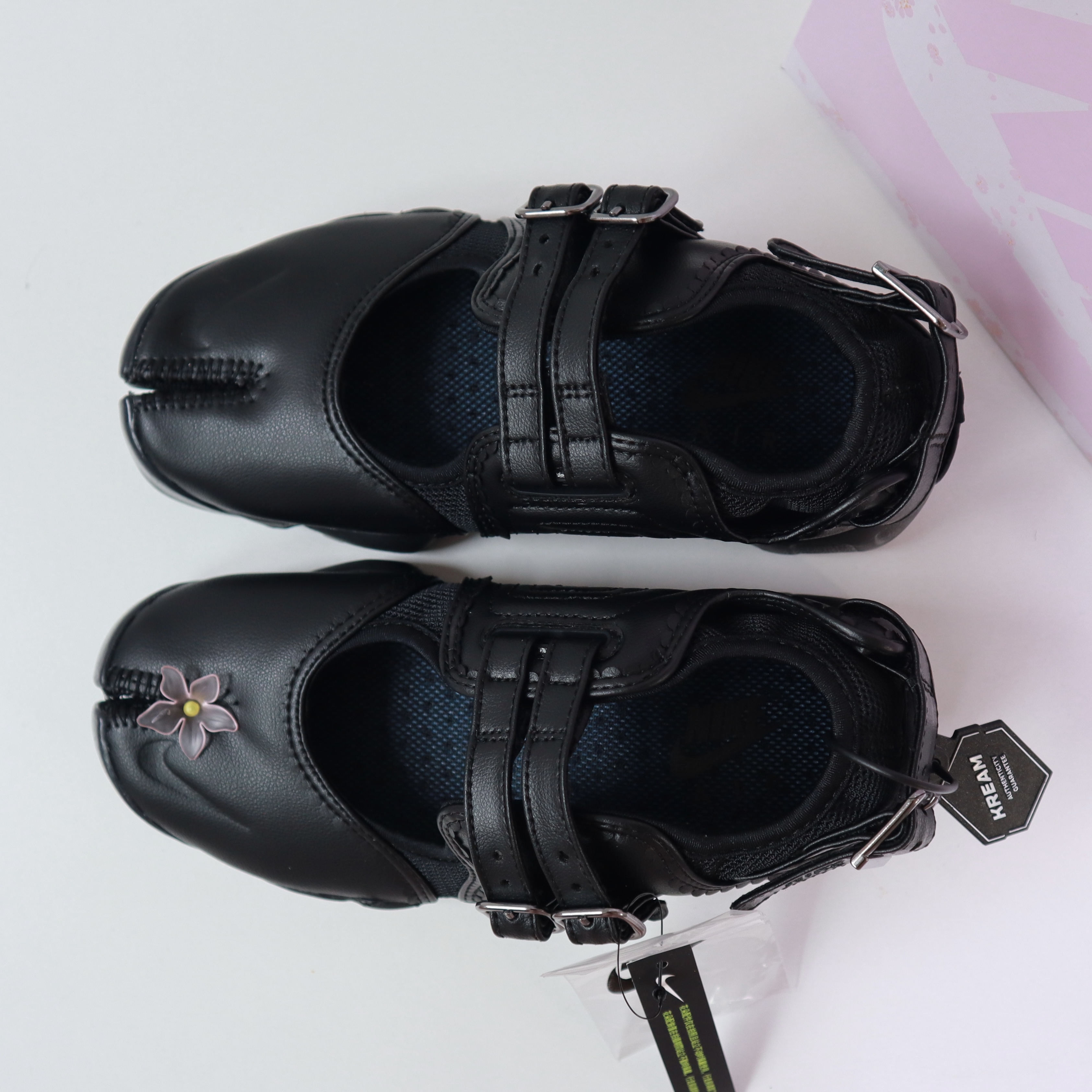(W) Nike Air Rift Breathe Strap Black 착용 스타일 - 2