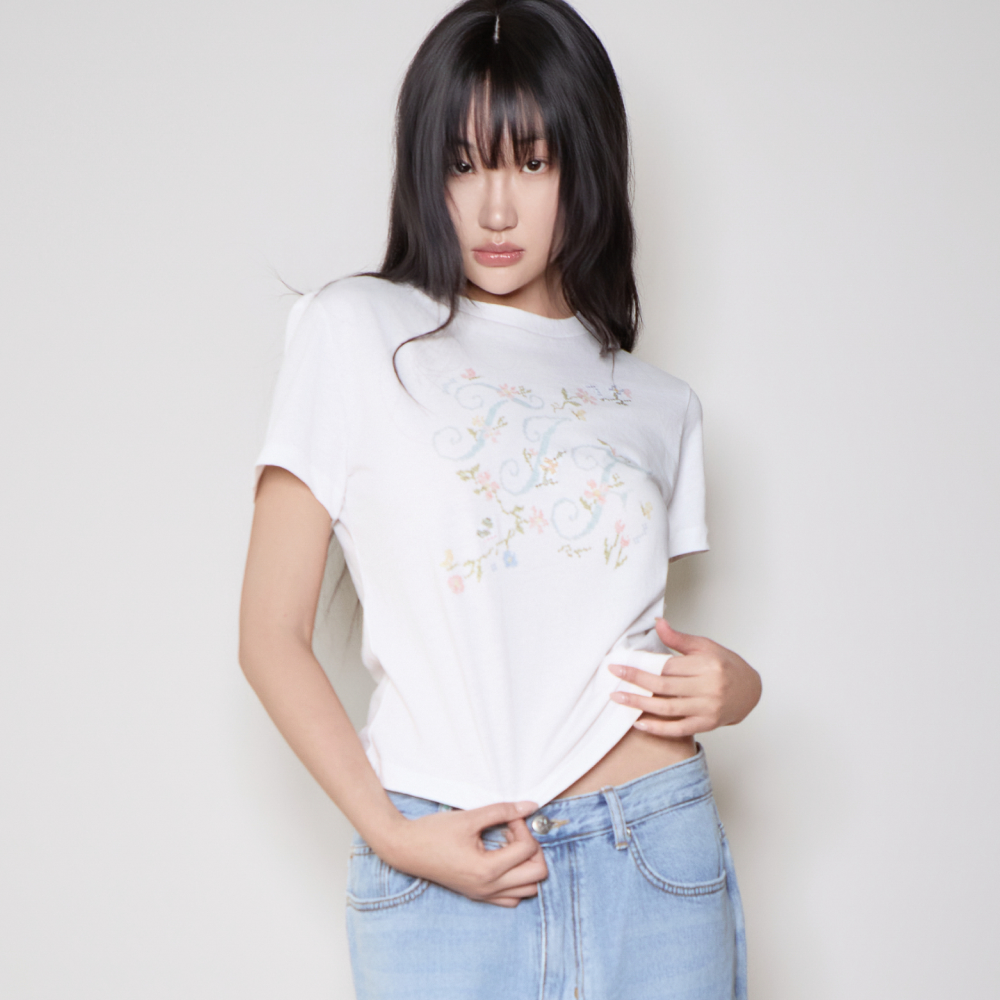 디스이즈파인 플로럴 이니셜 티 화이트(THIS IS FINE Floral Initial Tee White) - 2