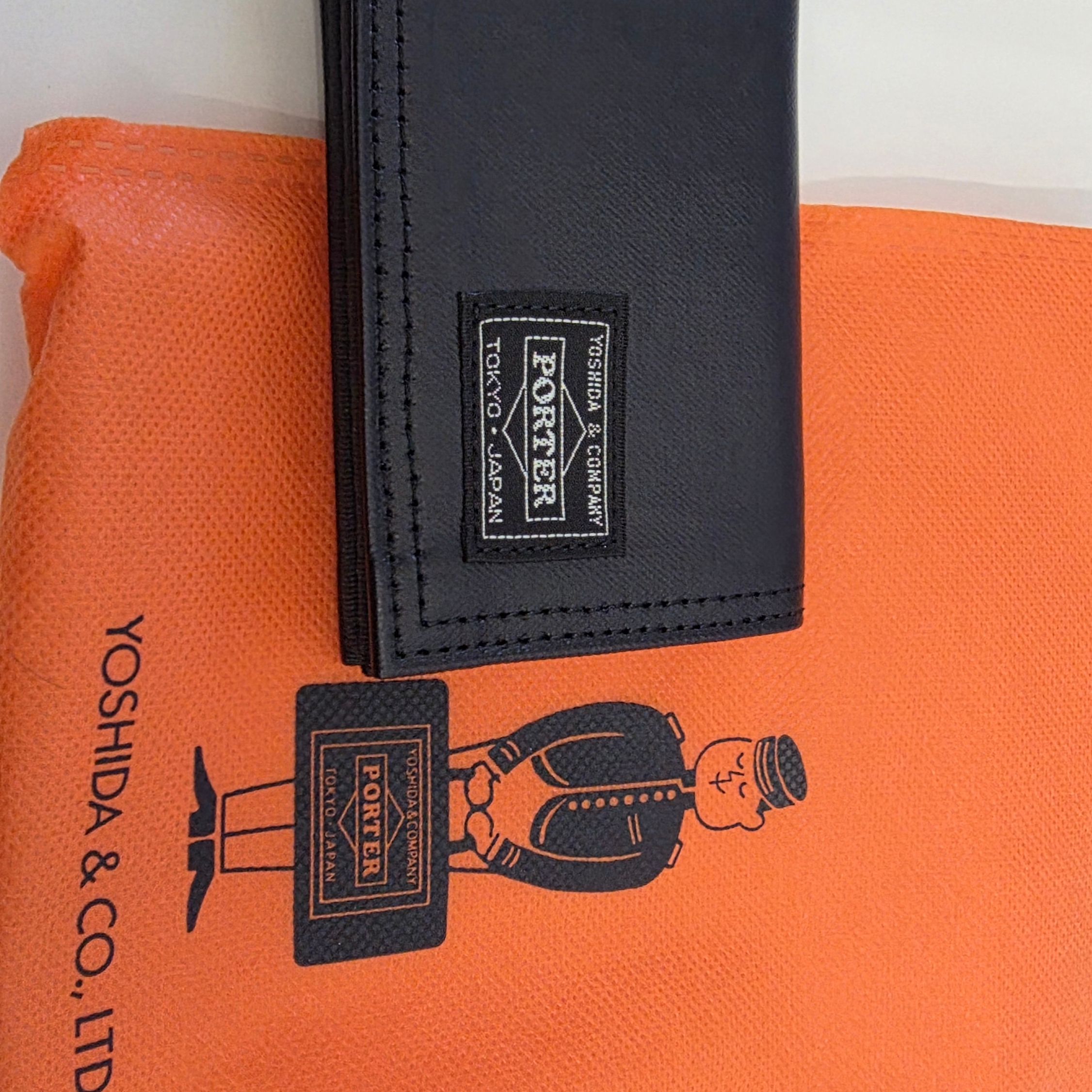 Porter Free Style Card Case Black 착용 스타일