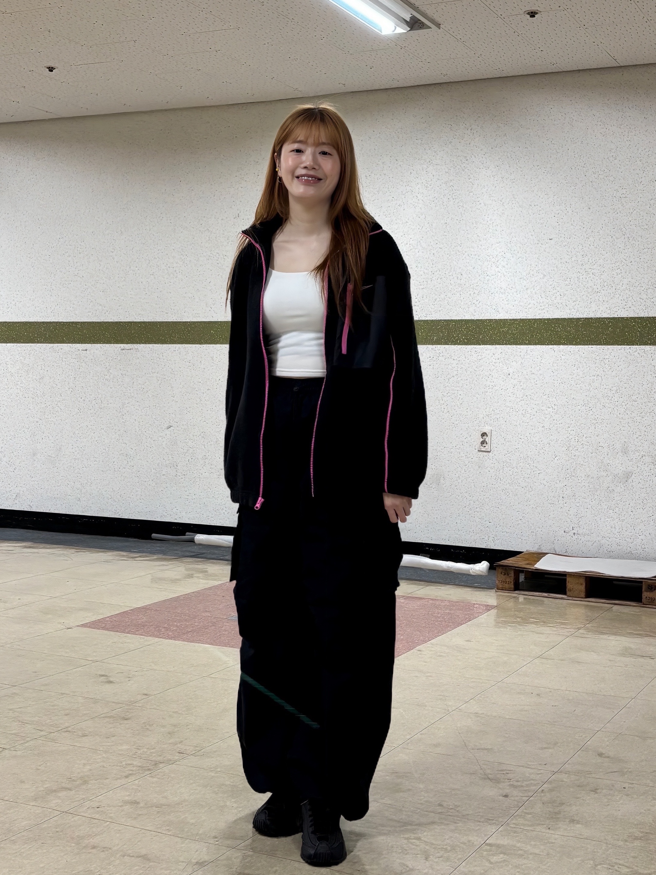 (W) Nike Shox R4 Black, (W) Nike NSW Full Zip High-Pile Fleece Jacket Black Playful Pink - Asia 착용 스타일 - 6