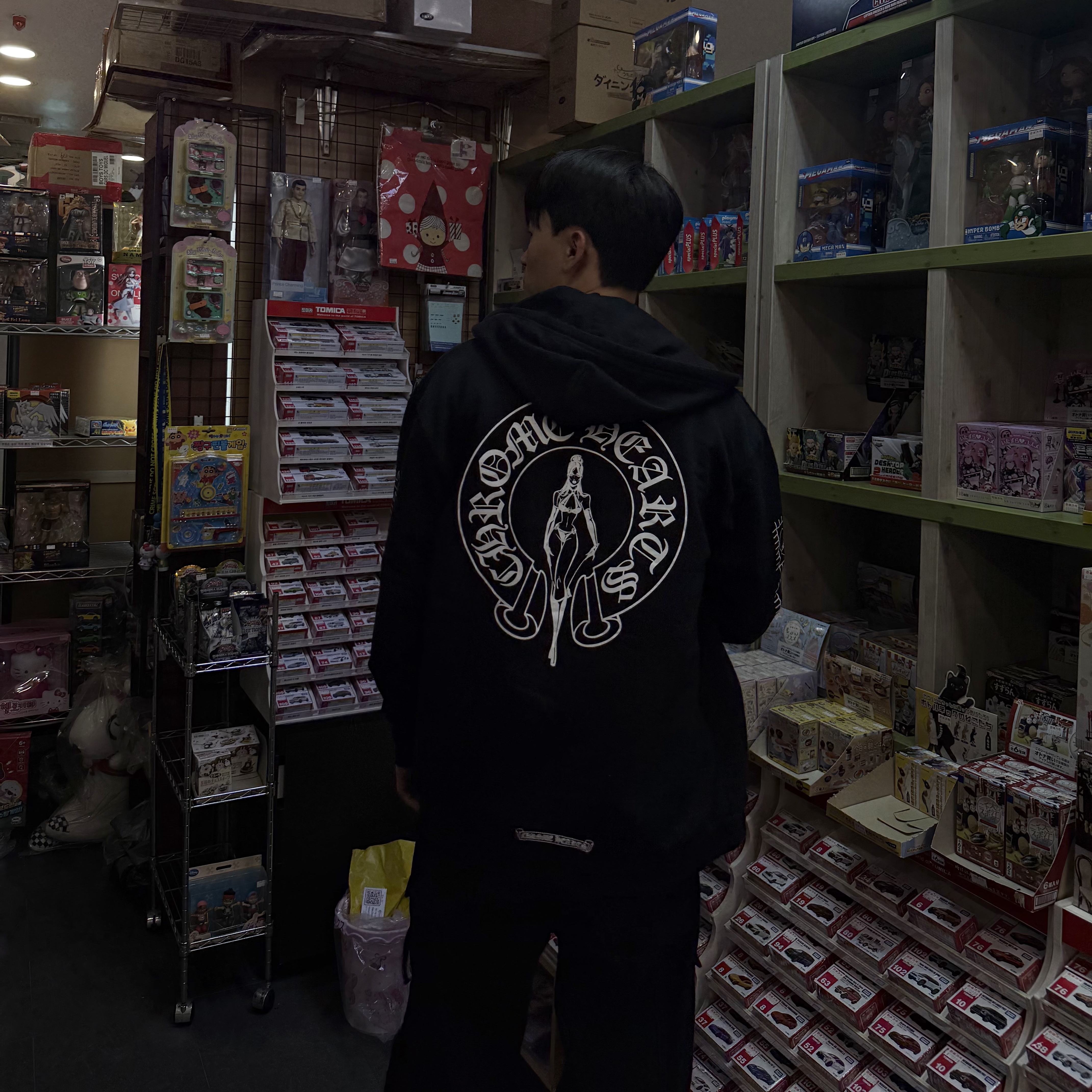 Chrome Hearts Deadly Doll Horse Shoe Vine Dagger Zip-Up Hoodie Black 착용 스타일 - 2