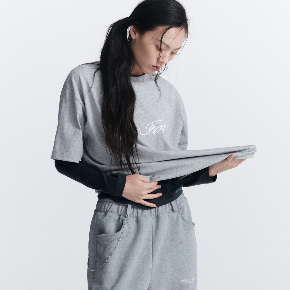 디스이즈파인 시그니처 롱슬리브 티 챠콜(THIS IS FINE Signature Long Sleeved Tee Charcoal) - 2