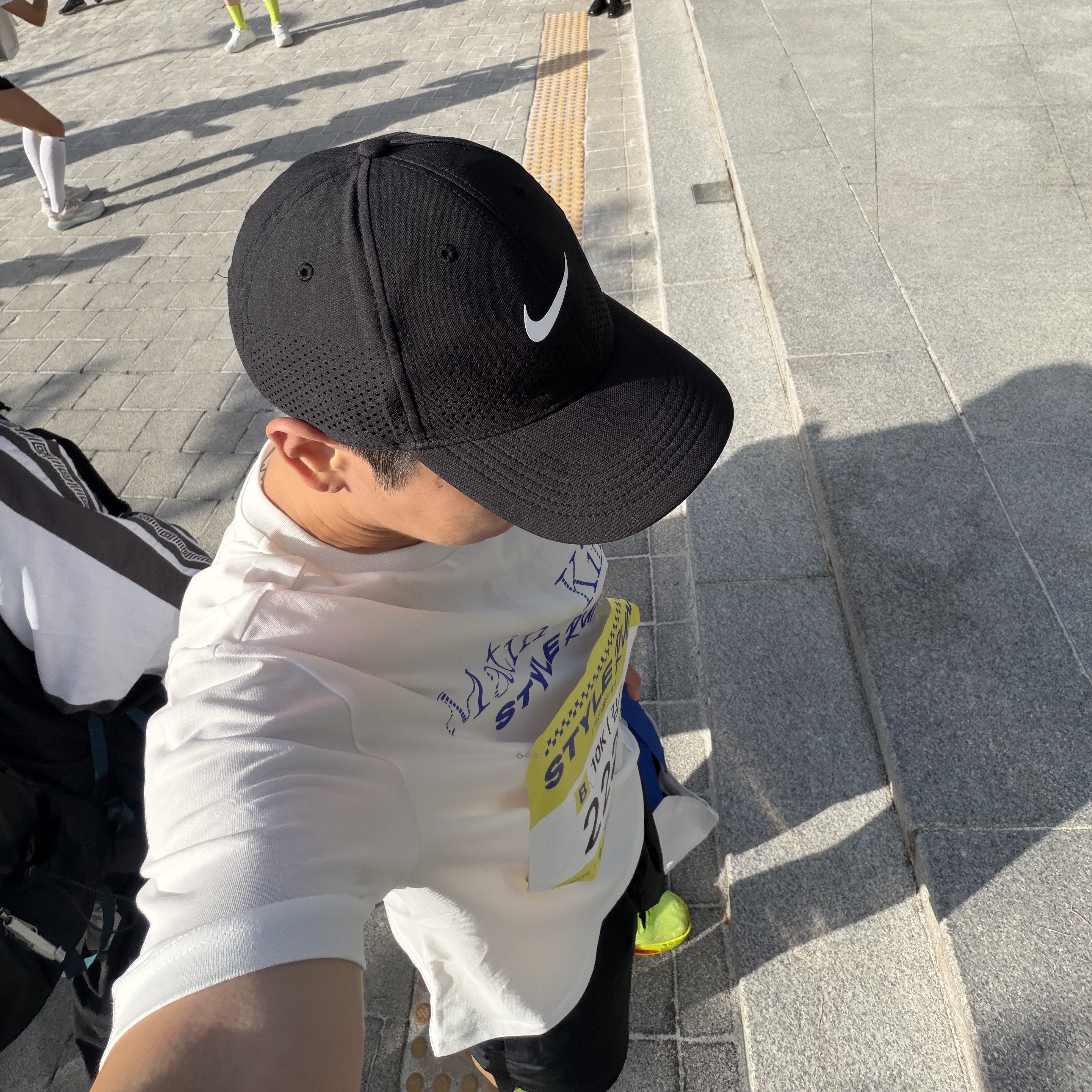 Nike Dri-Fit ADV Club Structured Swoosh Cap Black White 착용 스타일