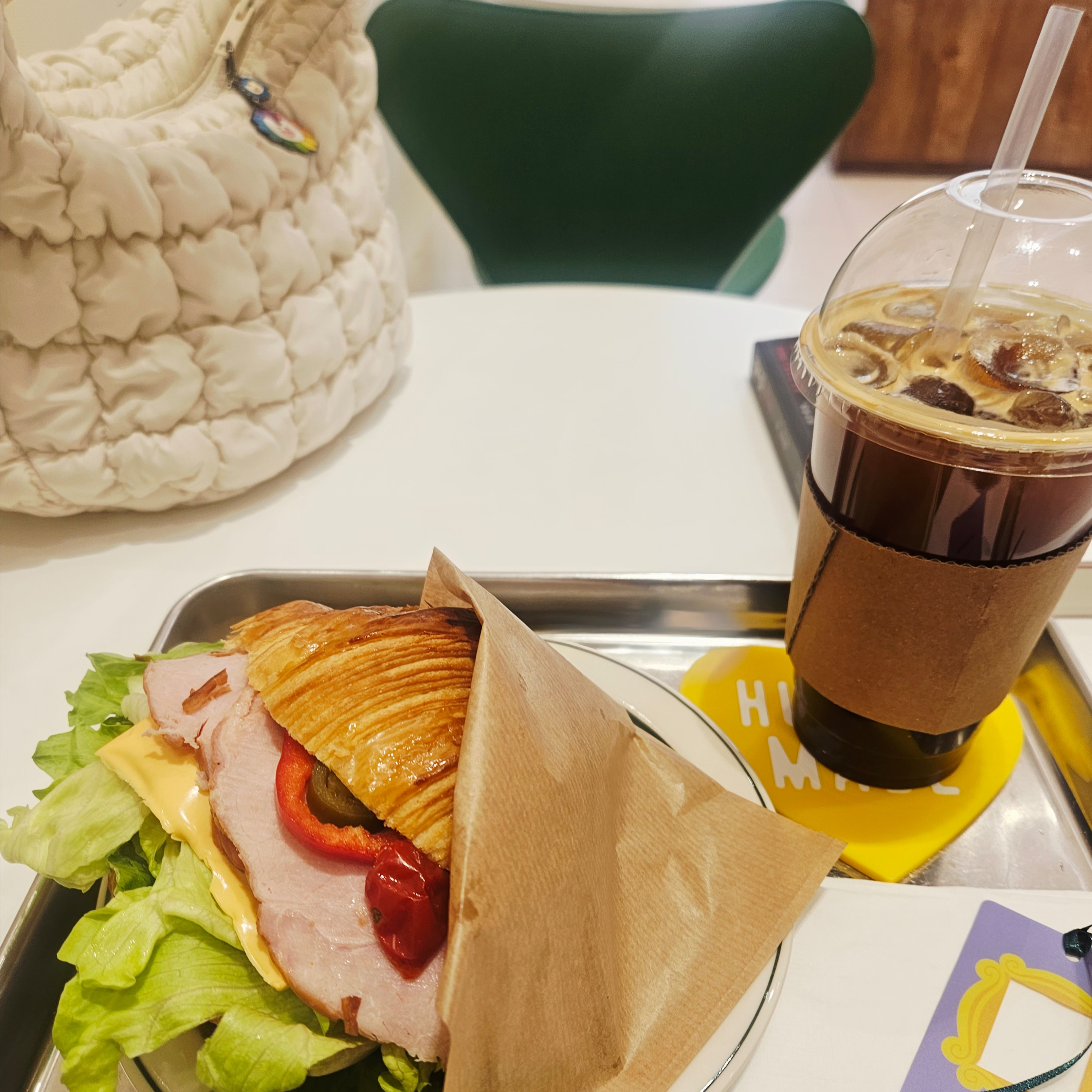 Human Made Heart Rubber Coaster Yellow, NewJeans x Murakami Metal Keyring Flower 착용 스타일 - 3