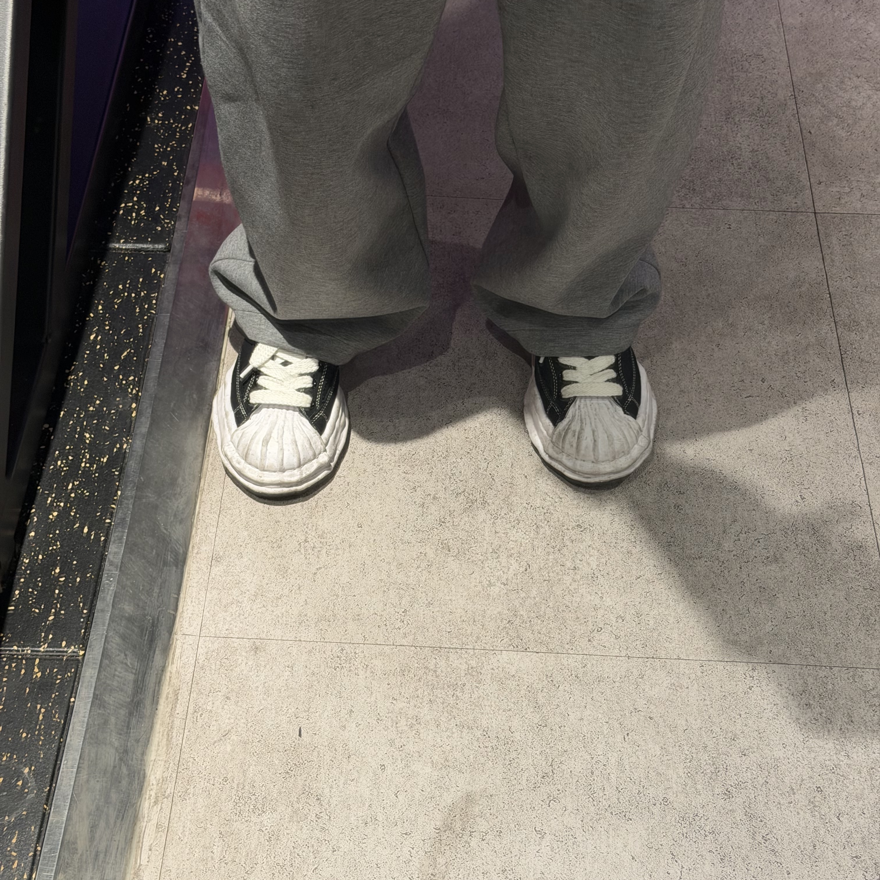 Maison Mihara Yasuhiro Blakey OG Sole Canvas Low-top Sneakers Black White 착용 스타일