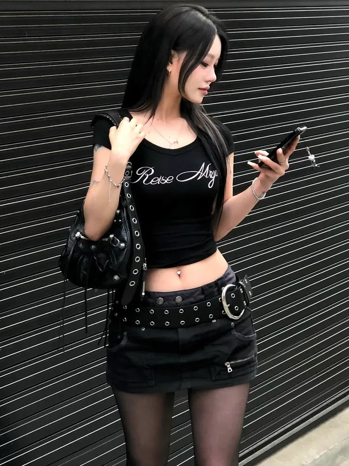 REISE MIYA Slim Crop T-Shirt Black 착용 스타일 - 1