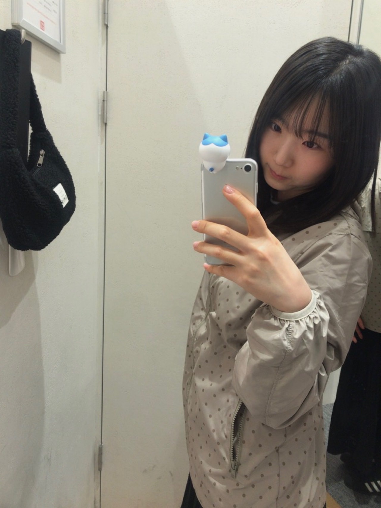 [KREAM 단독] Safarispot S Clef Dot Windbreaker Beige 착용 스타일 - 1