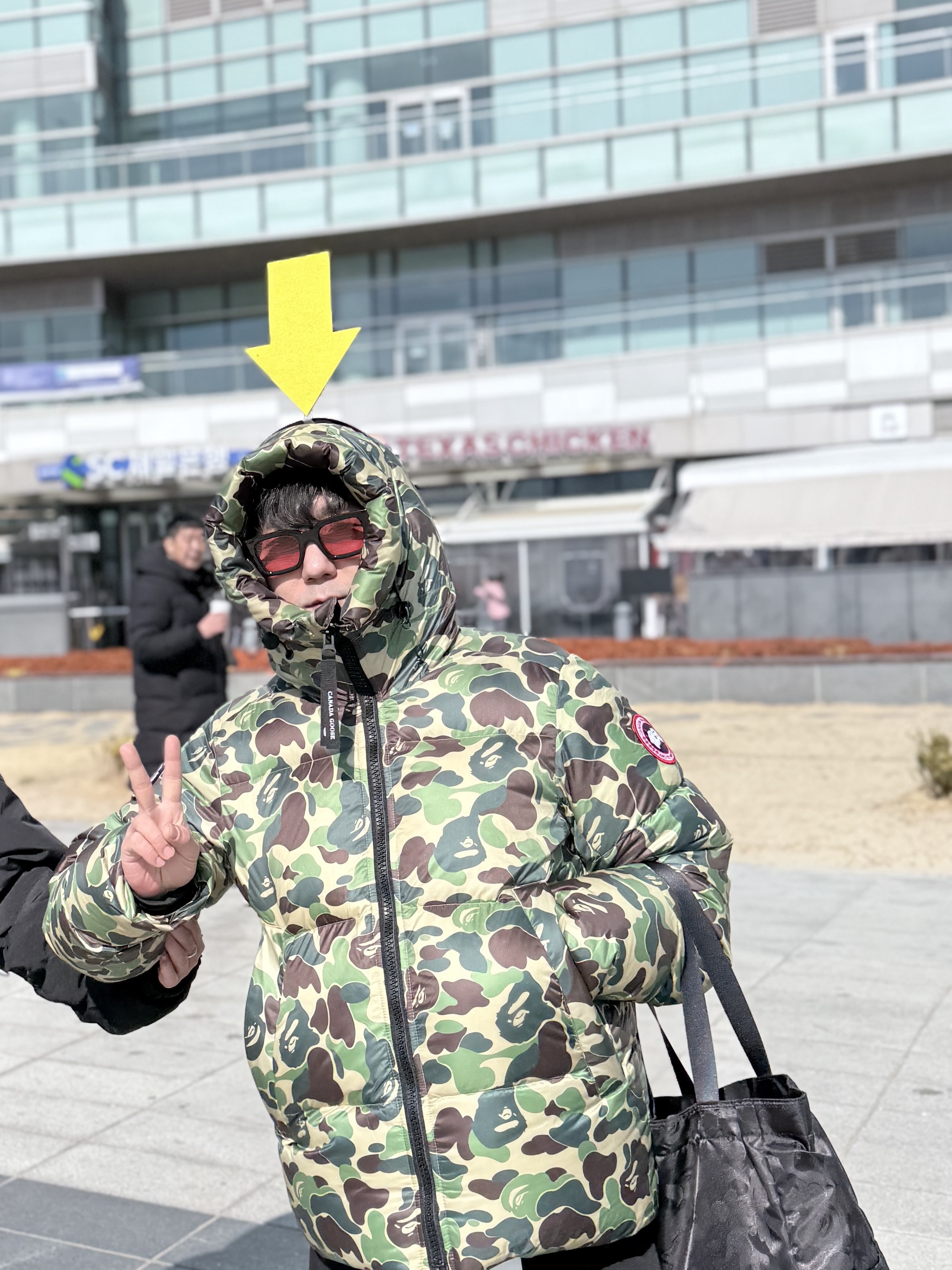 Porter x BAPE T-Shirt & Tote Bag Set White 착용 스타일