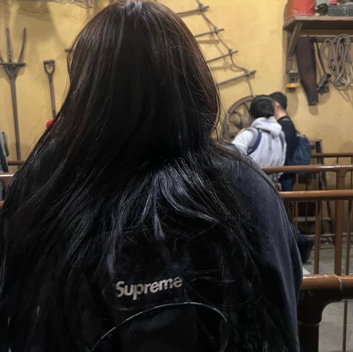 Supreme Backpack Black - 22SS 착용 스타일