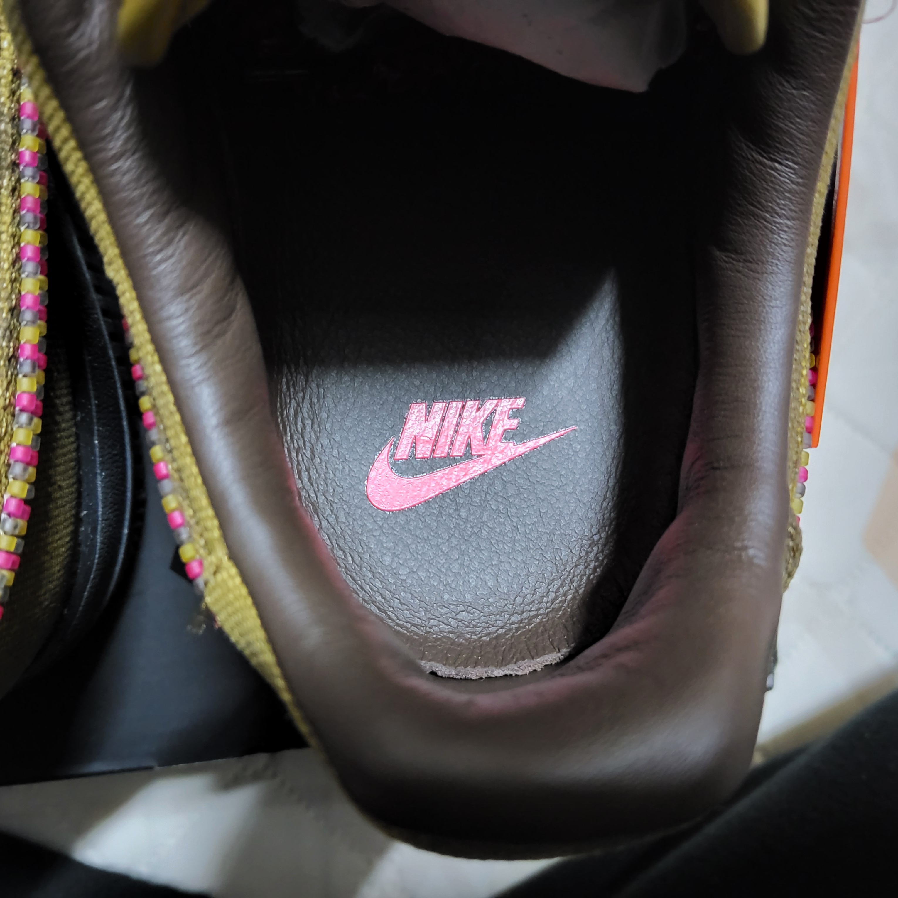 Nike Air Force 1 '07 Low Boucle Baroque Brown and Desert Moss 착용 스타일 - 7